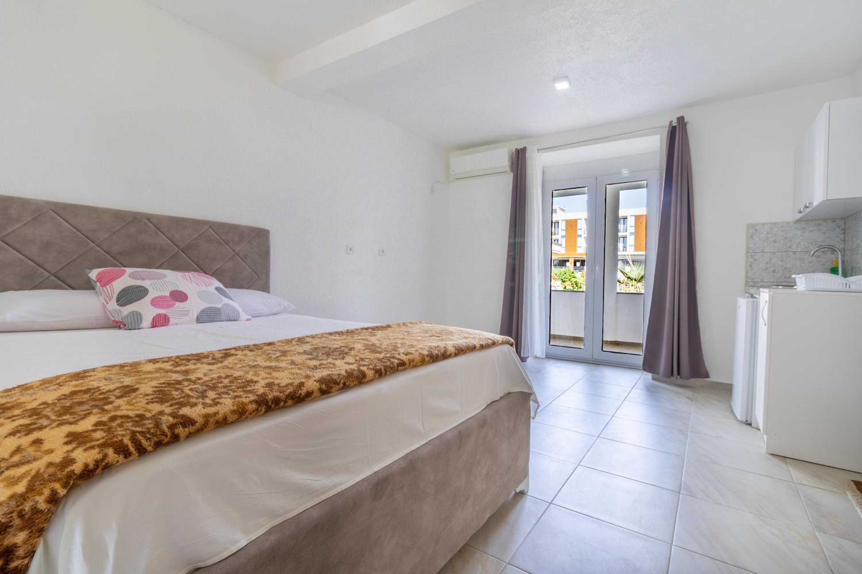 Tomi Guesthouse