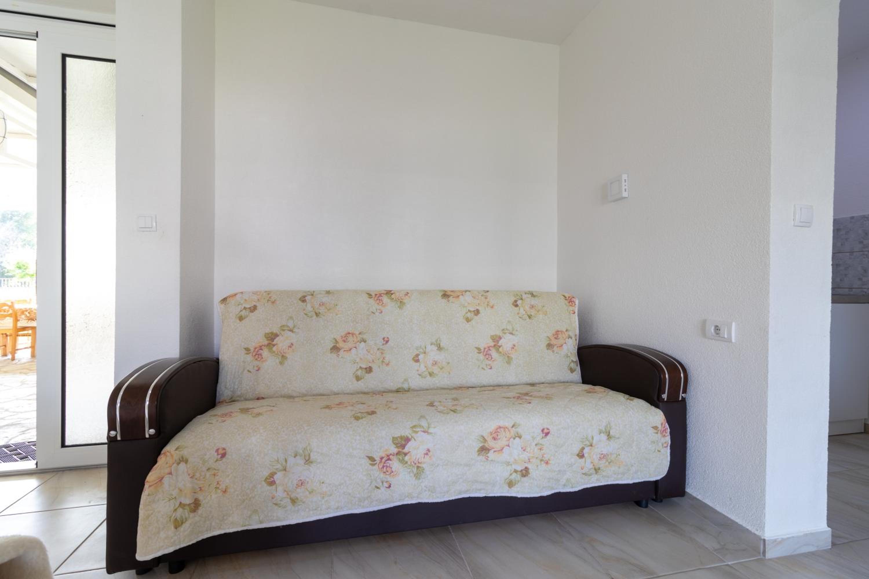 Tomi Guesthouse