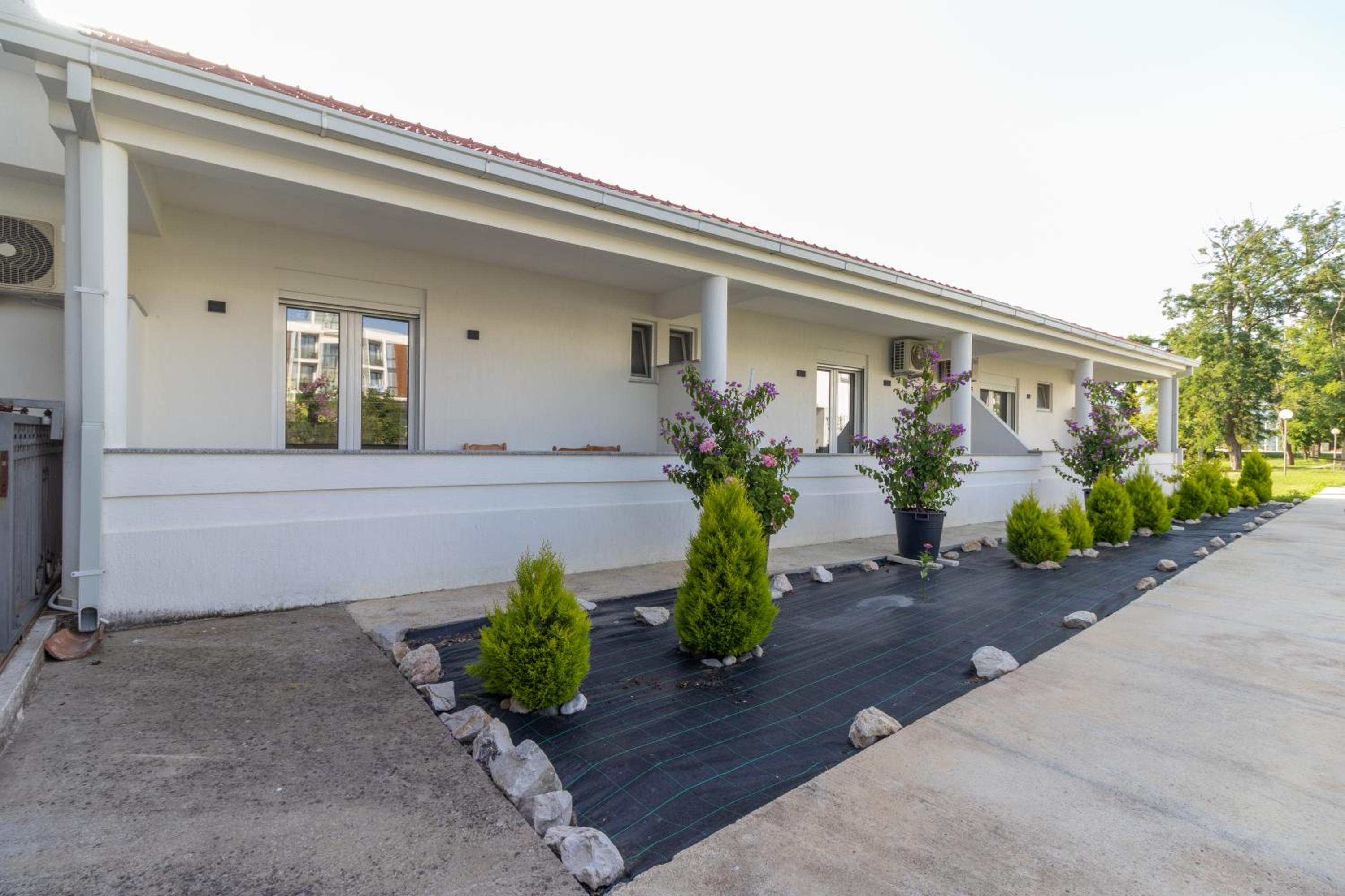 Tomi Guesthouse