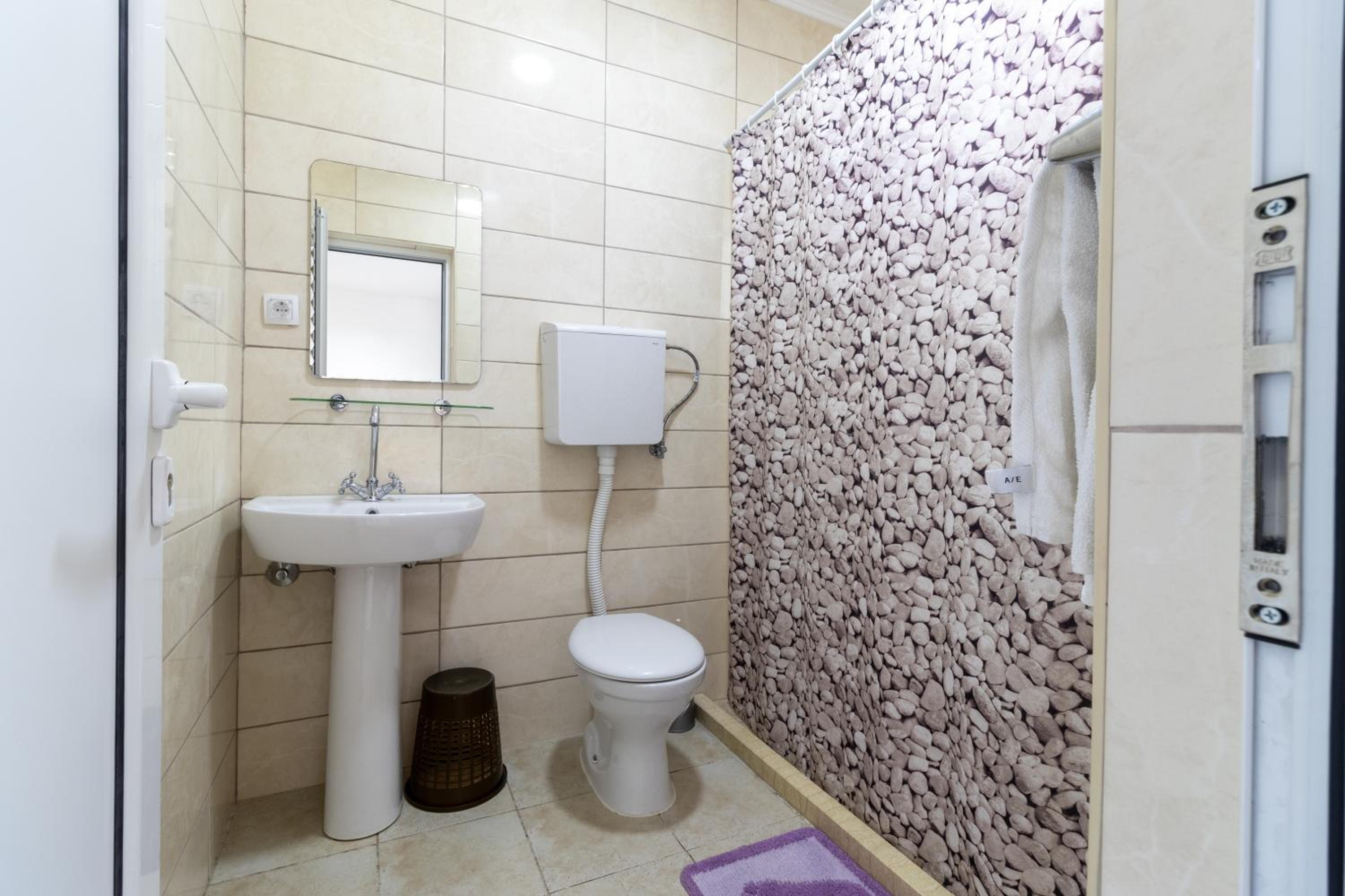 Tomi Guesthouse