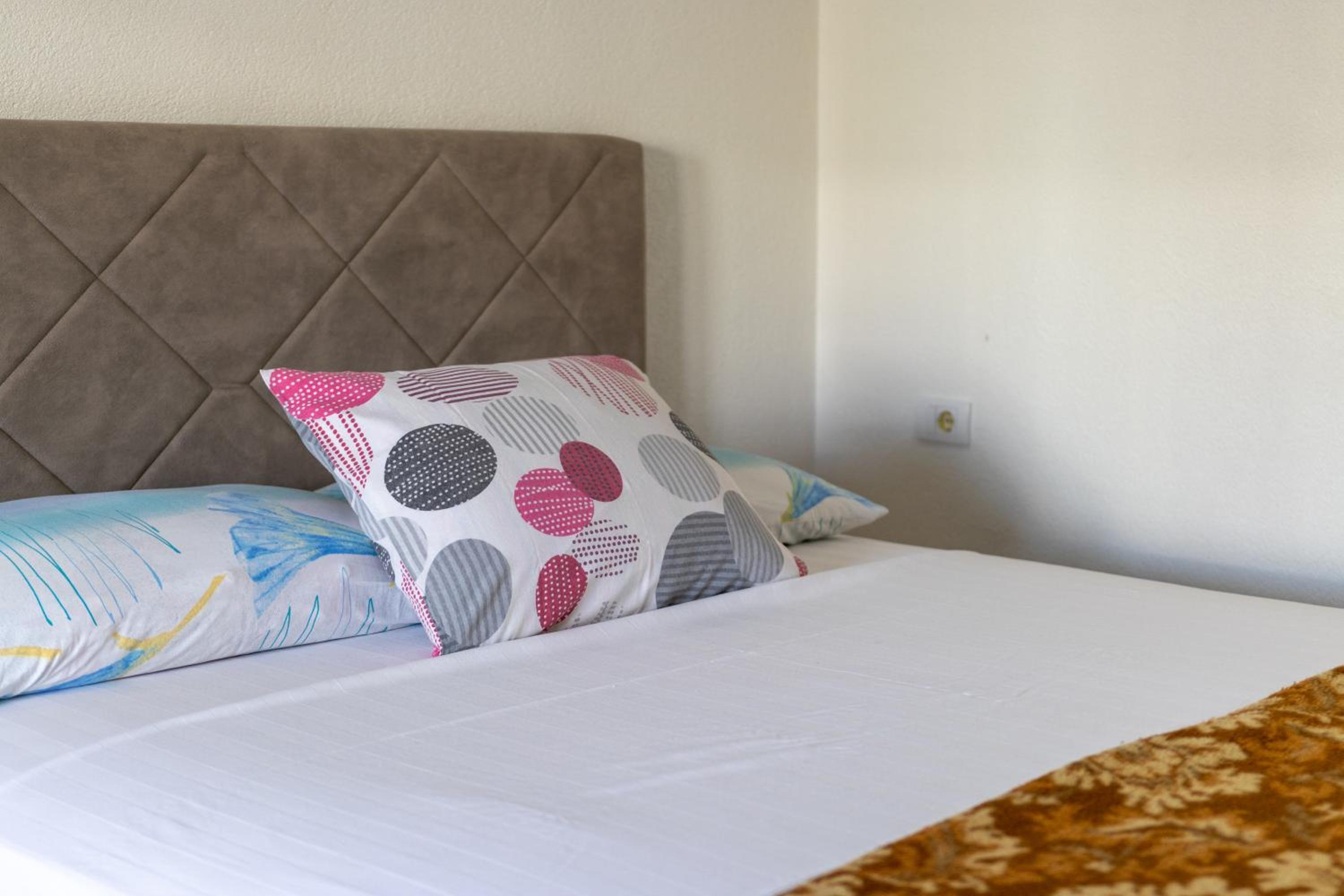 Tomi Guesthouse