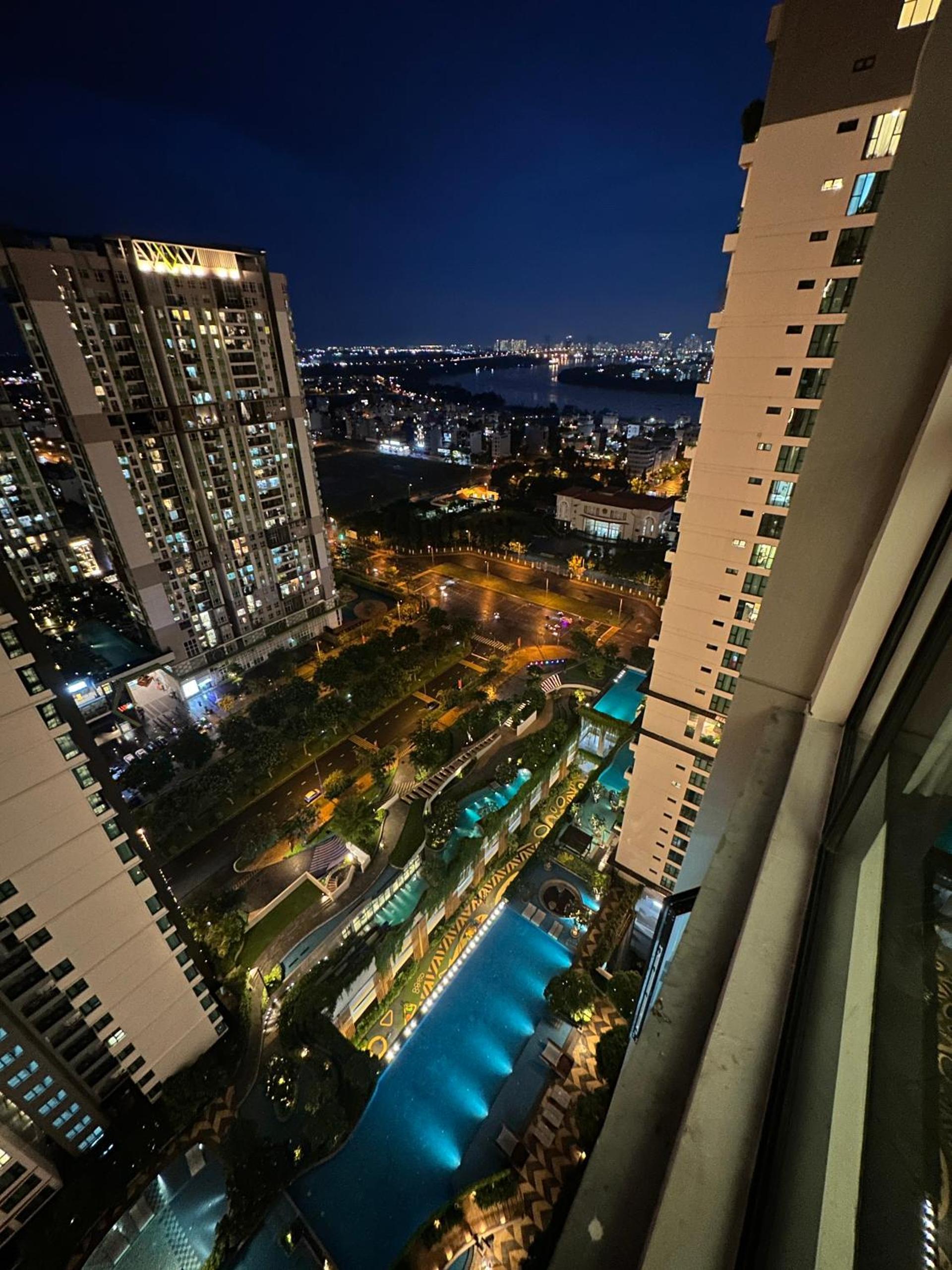 Feliz Luxurry Duplex Apartment Saigon