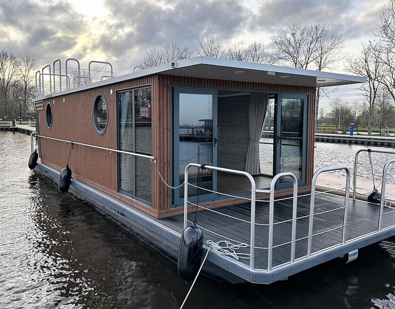 Svencele Boats laivai-namai kuriems nereikia laivavedžio teisių view 3