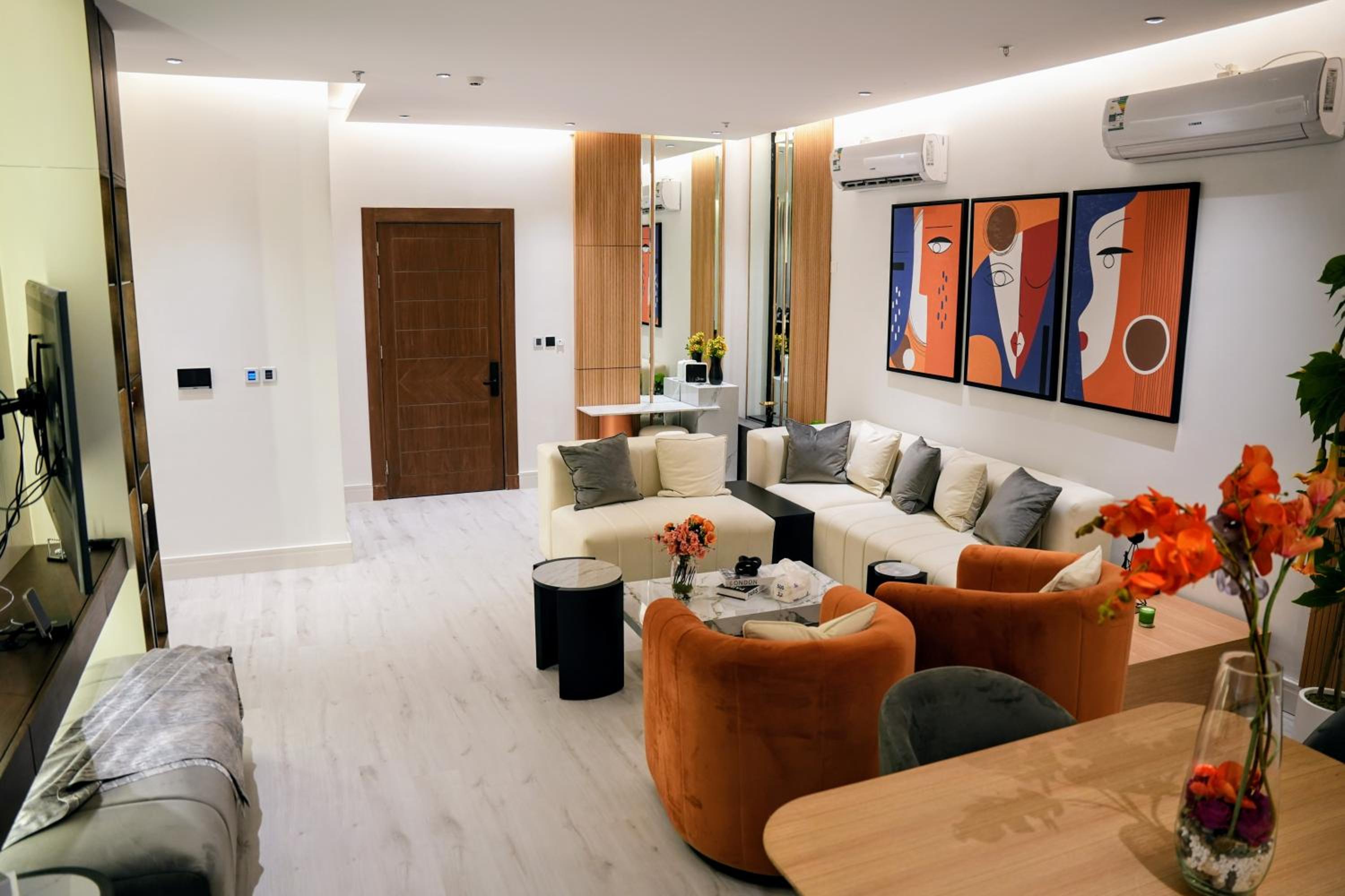 Luxury Smart Apartment E12