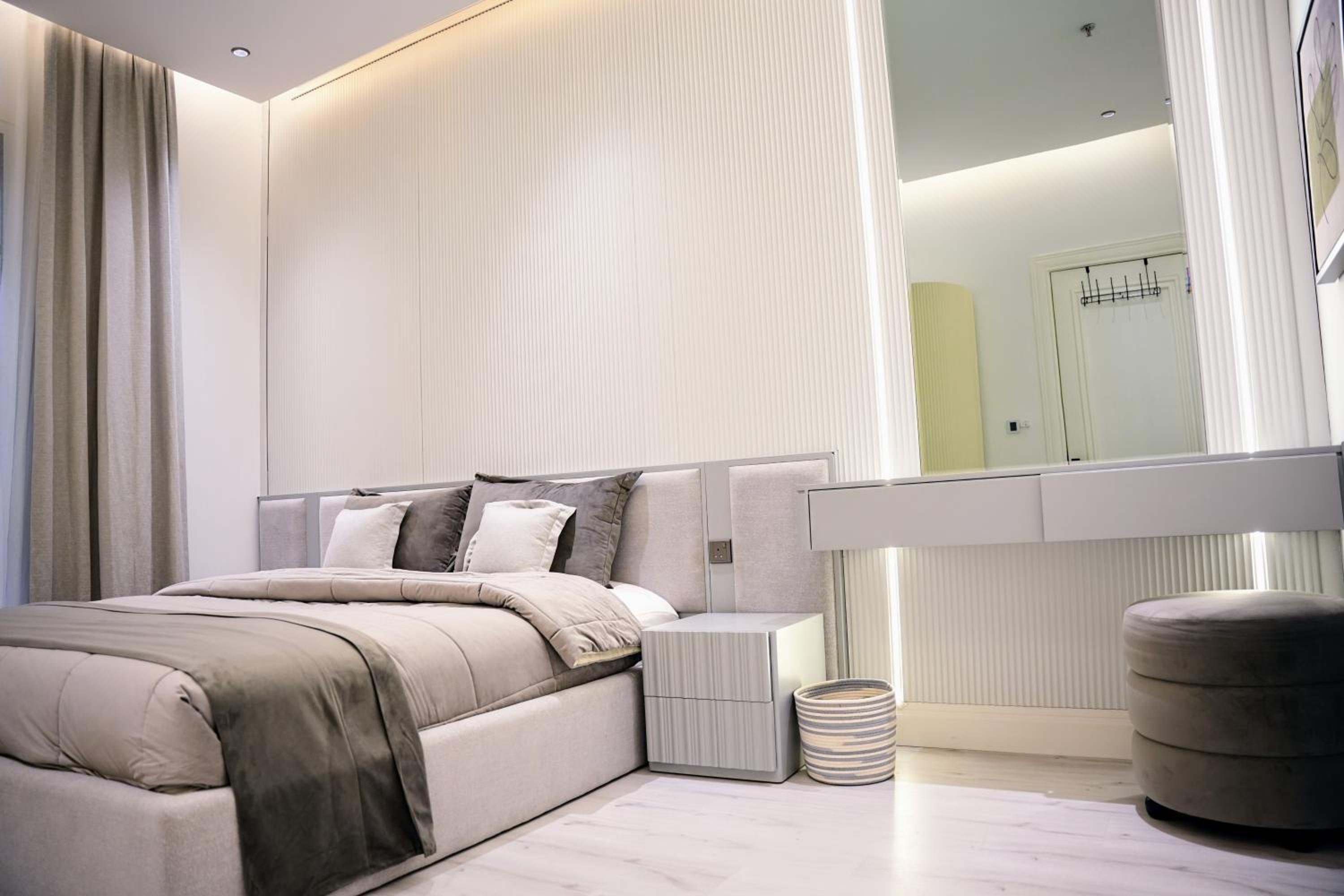 Luxury Smart Apartment E12
