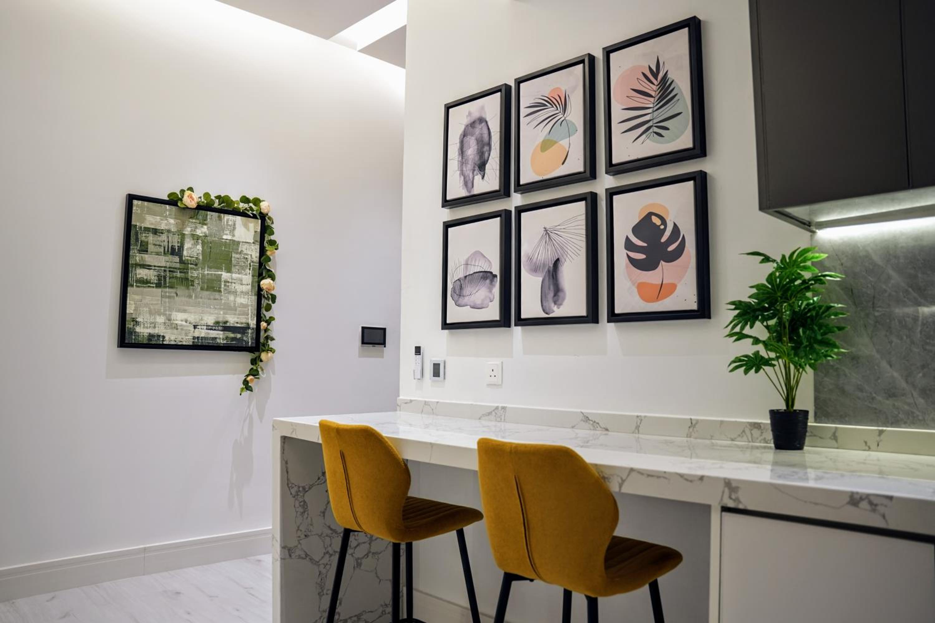 Luxury Smart Apartment E12