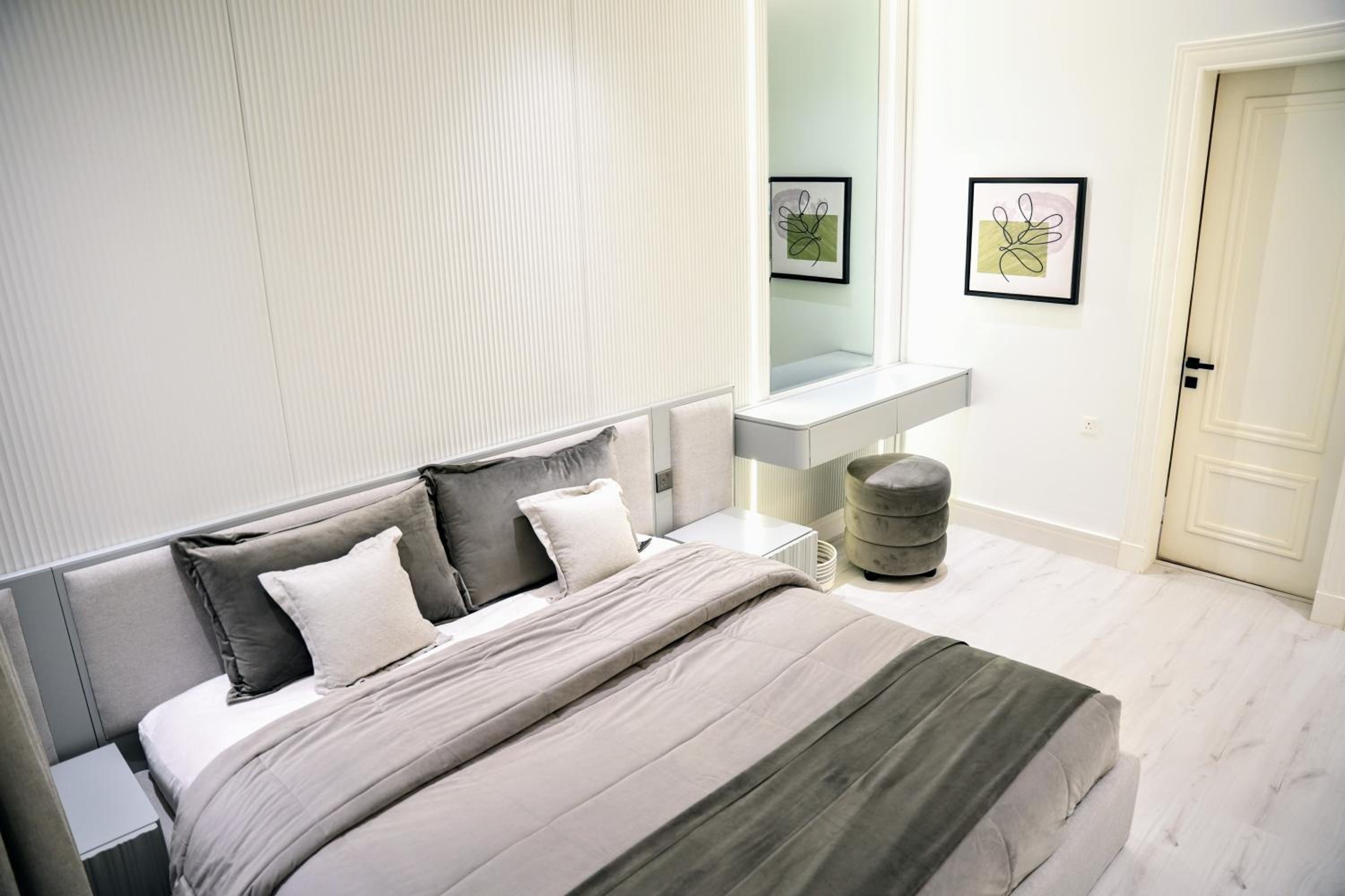 Luxury Smart Apartment E12