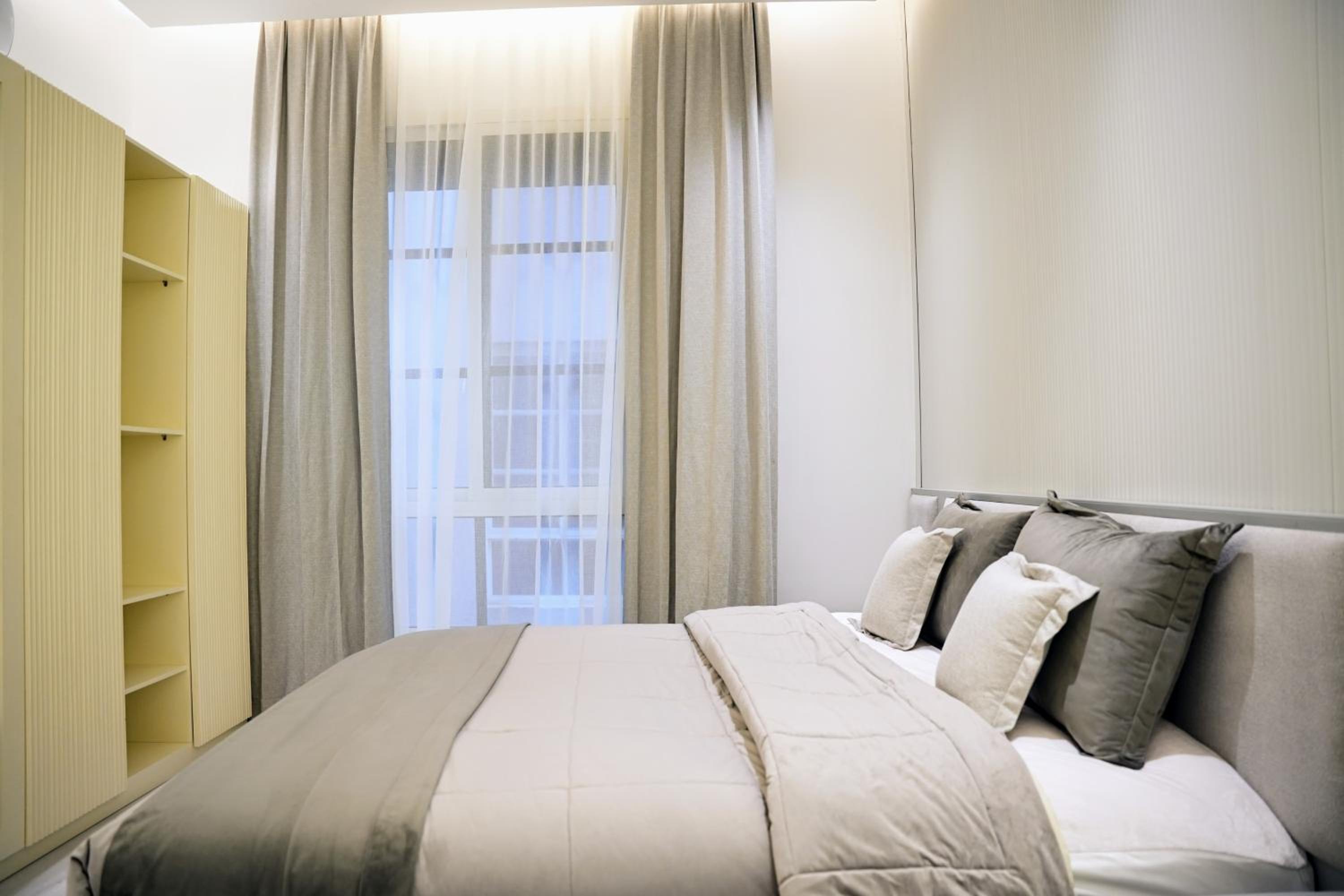 Luxury Smart Apartment E12