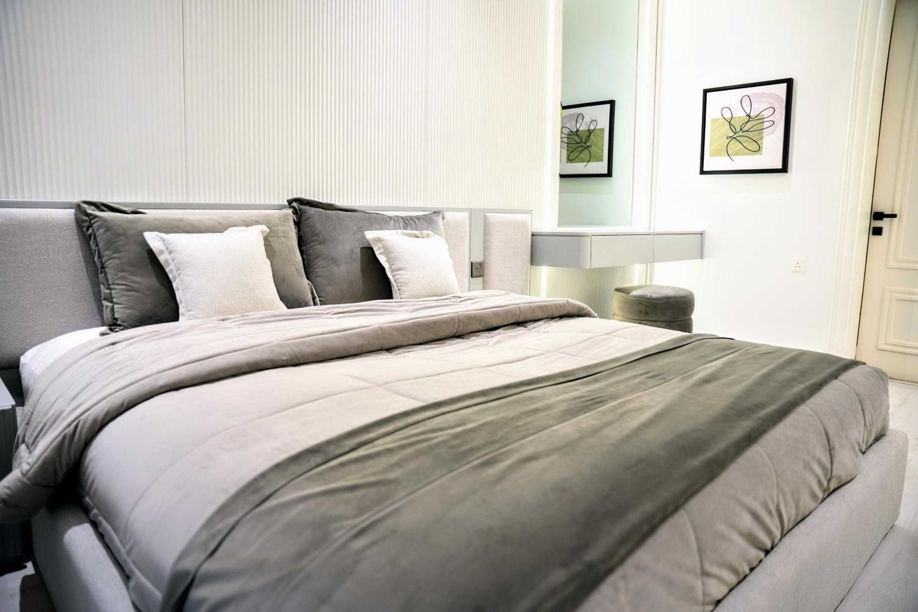 Luxury Smart Apartment E12