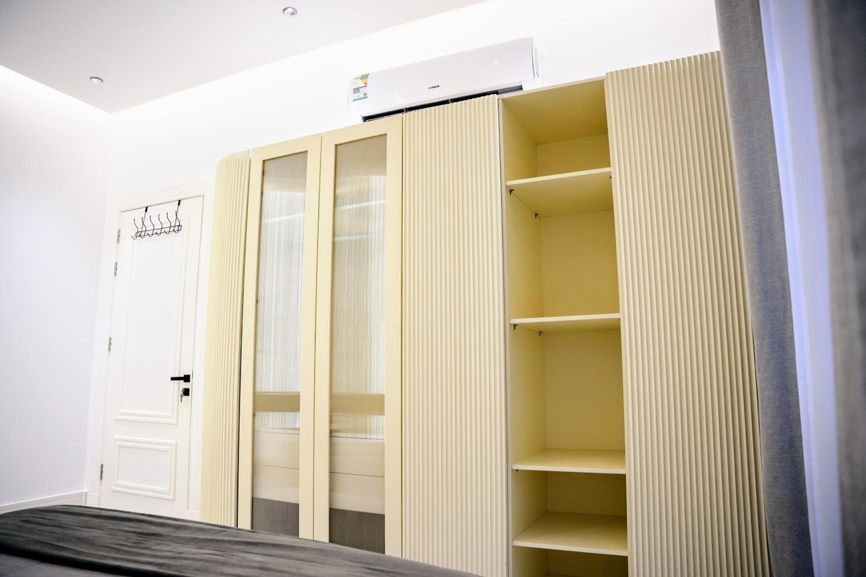 Luxury Smart Apartment E12