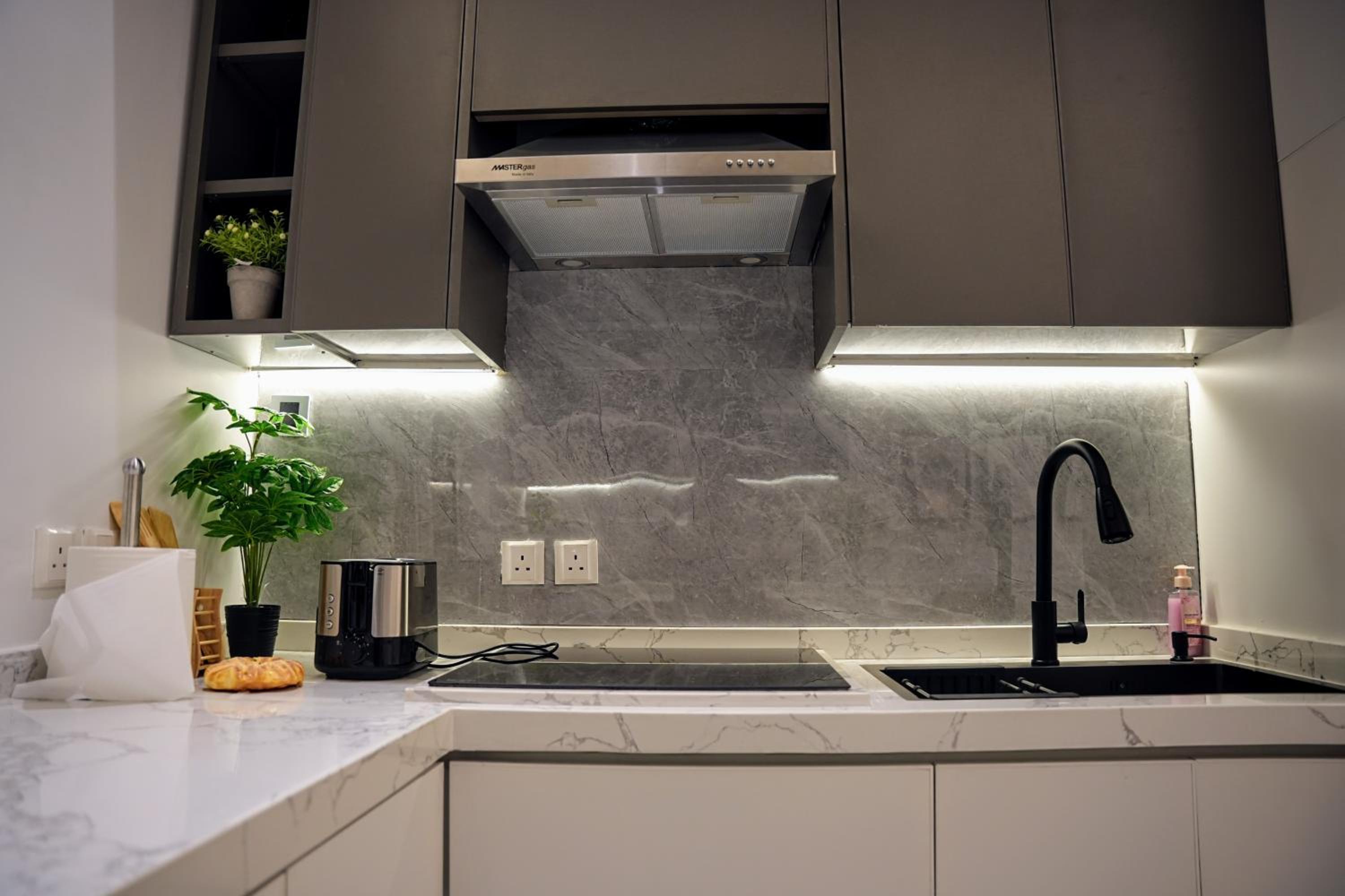 Luxury Smart Apartment E12