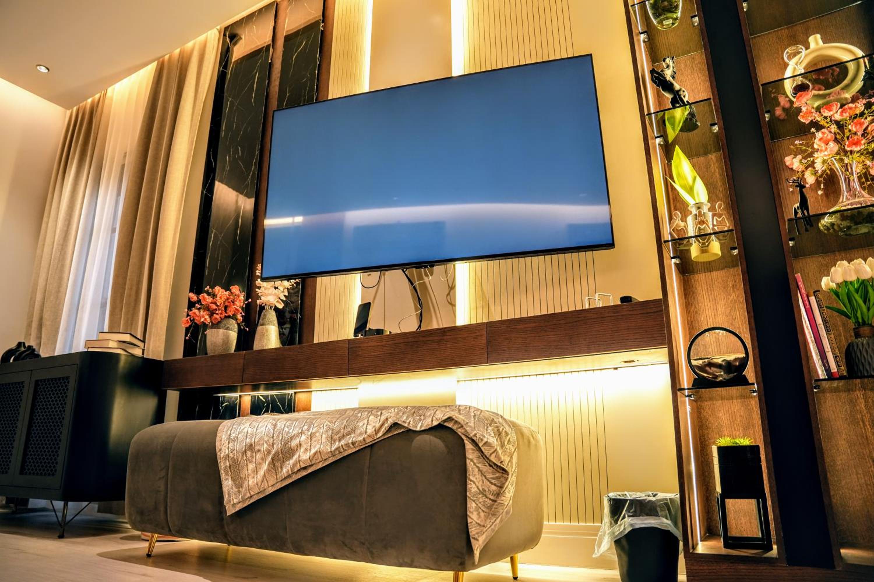 Luxury Smart Apartment E12