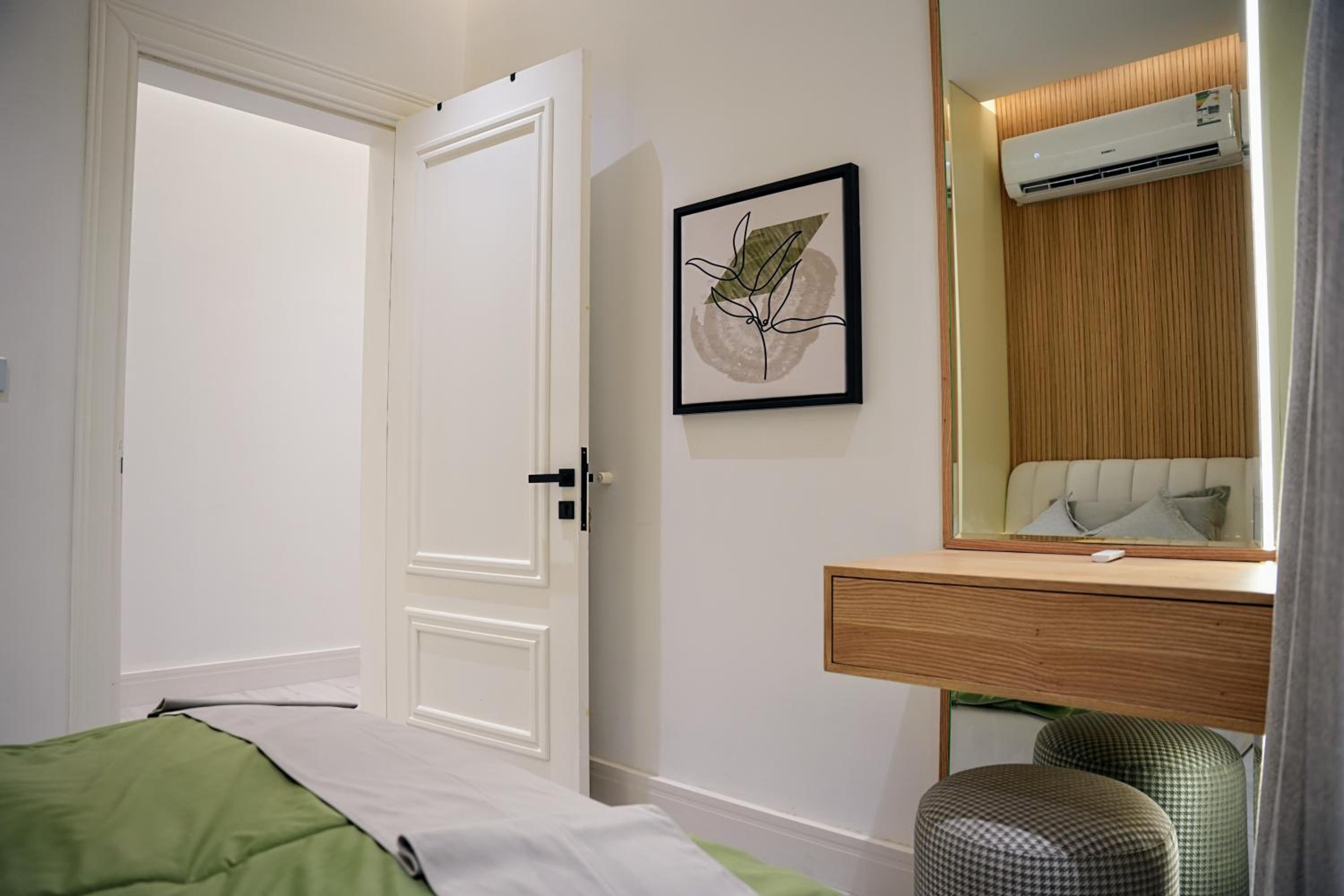 Luxury Smart Apartment E12