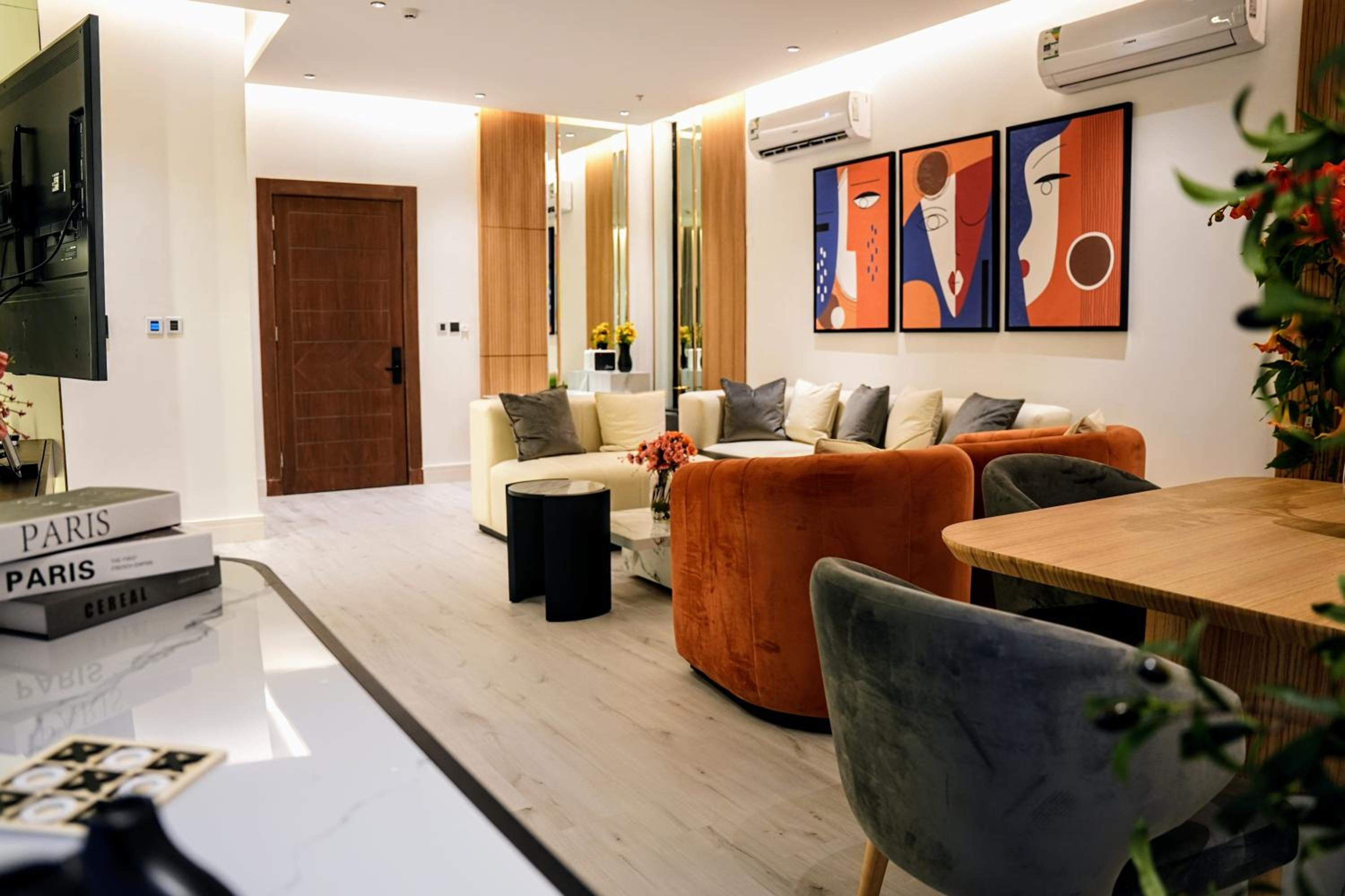 Luxury Smart Apartment E12