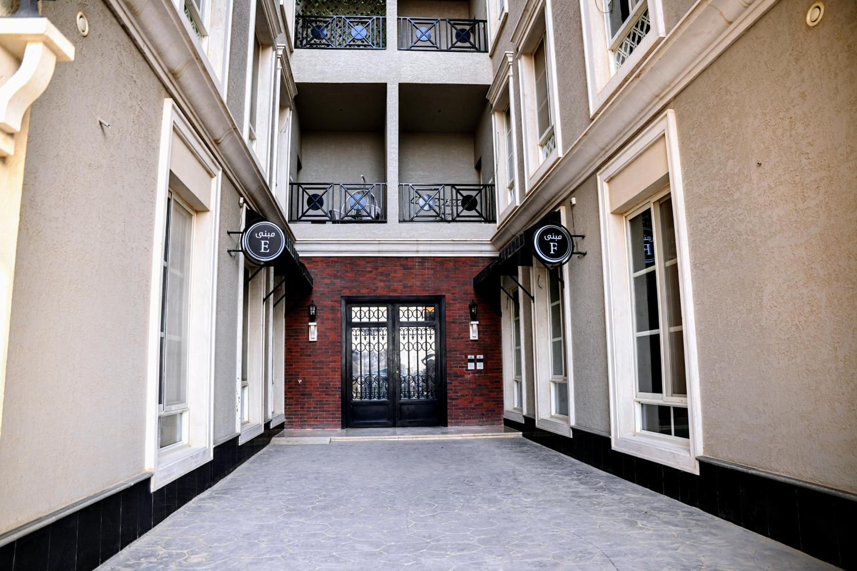 Luxury Smart Apartment E12