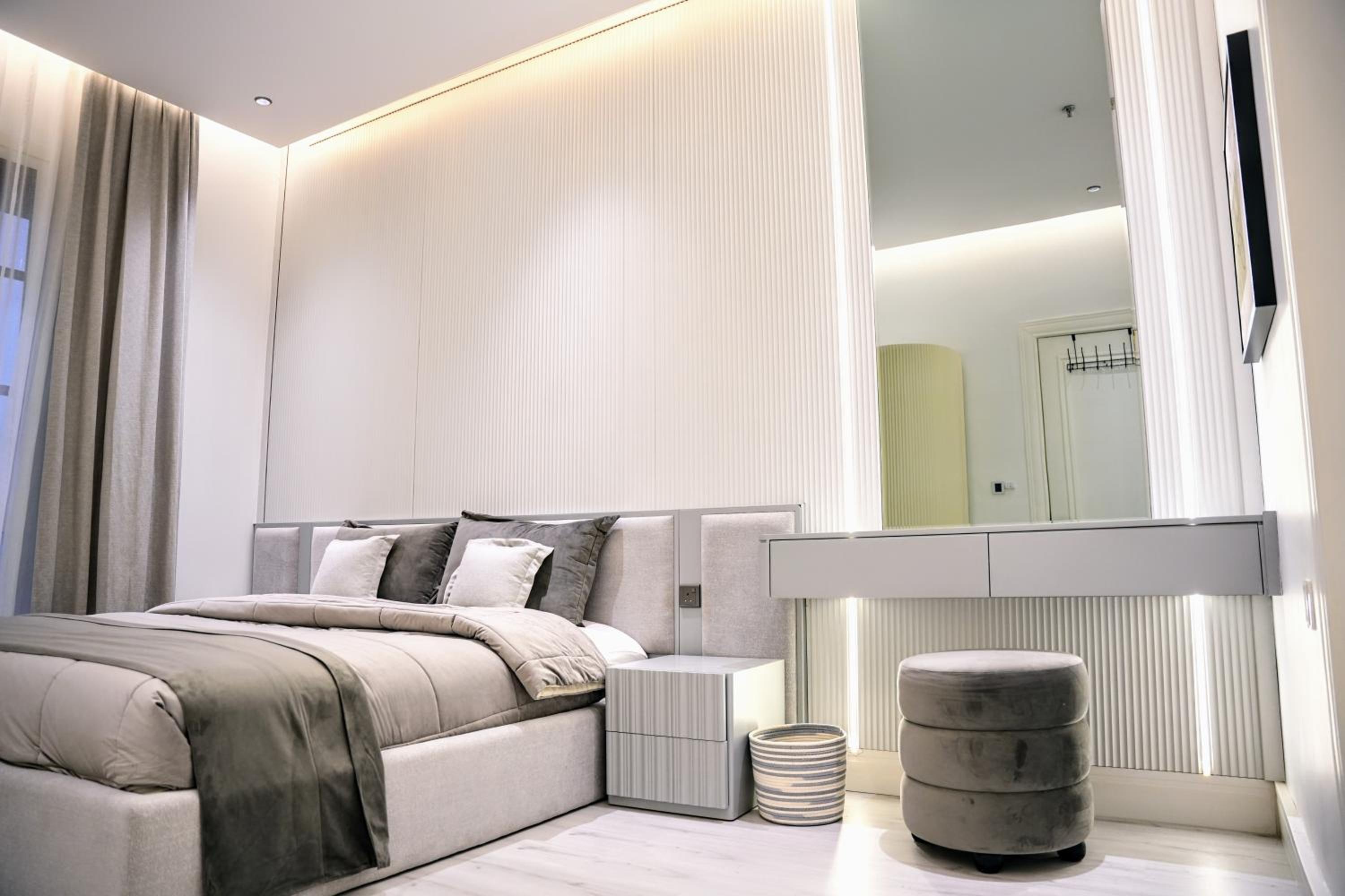 Luxury Smart Apartment E12