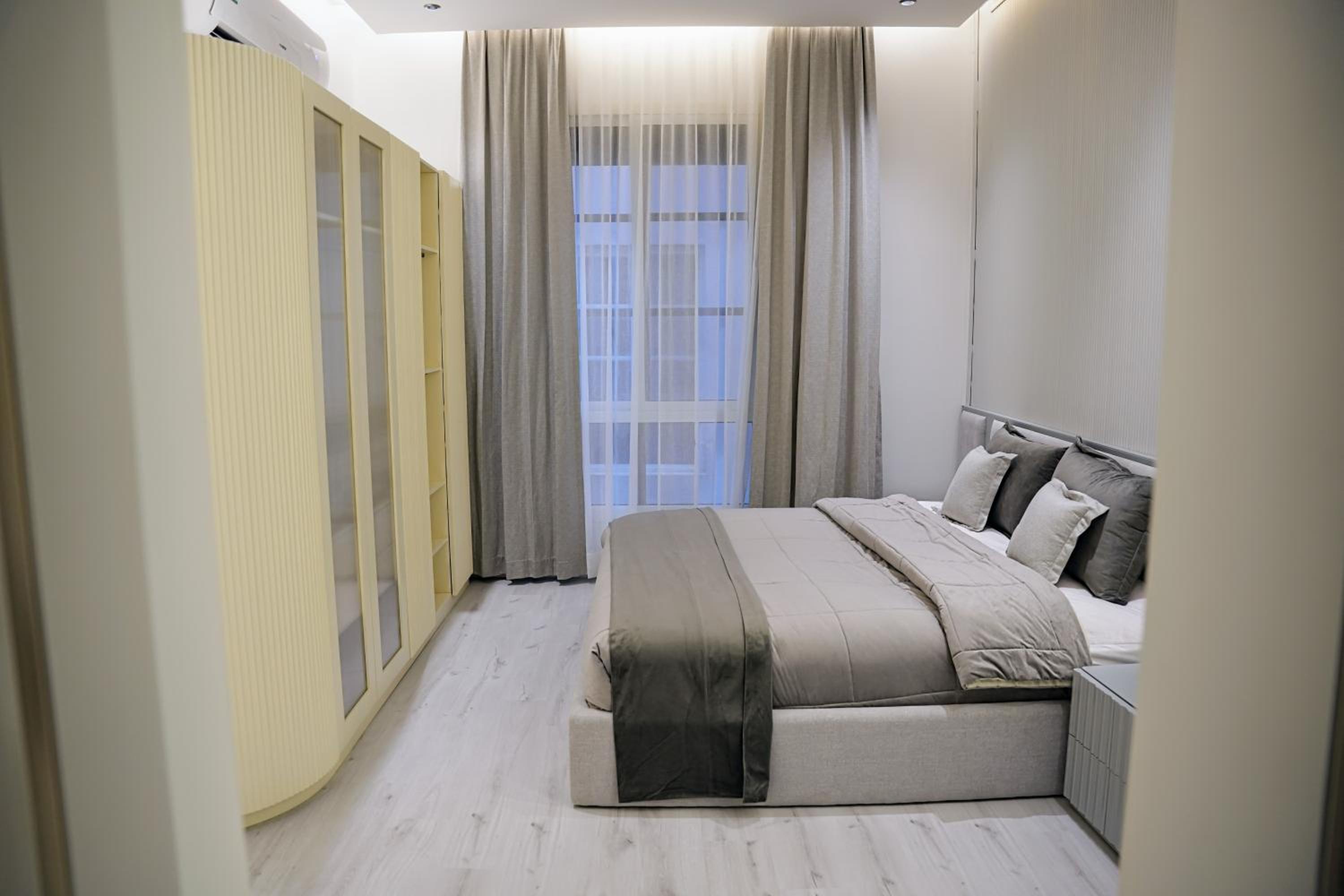Luxury Smart Apartment E12