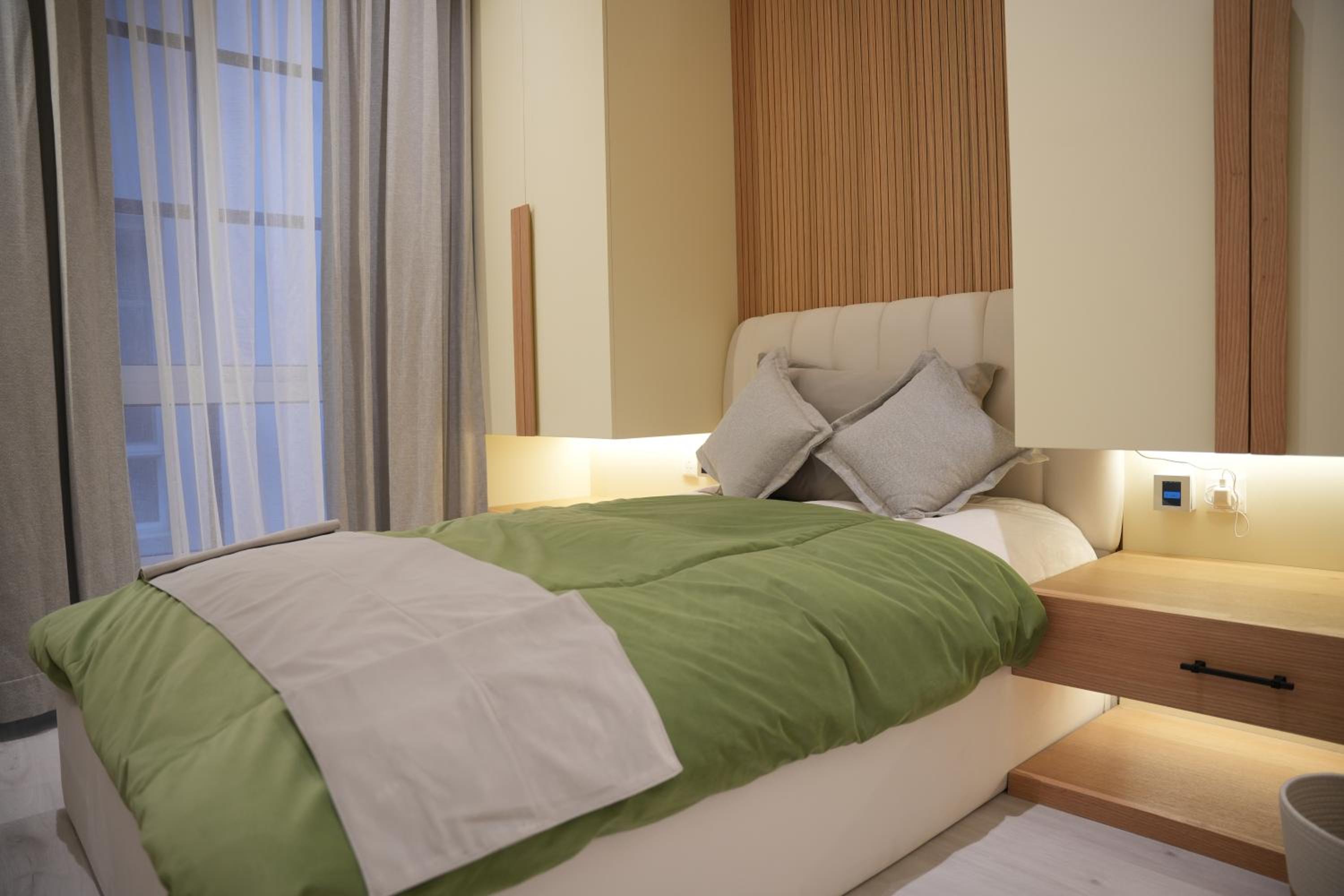 Luxury Smart Apartment E12