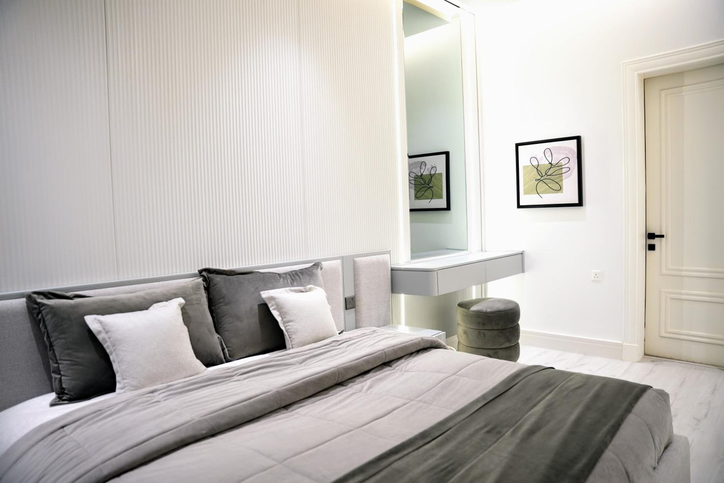 Luxury Smart Apartment E12