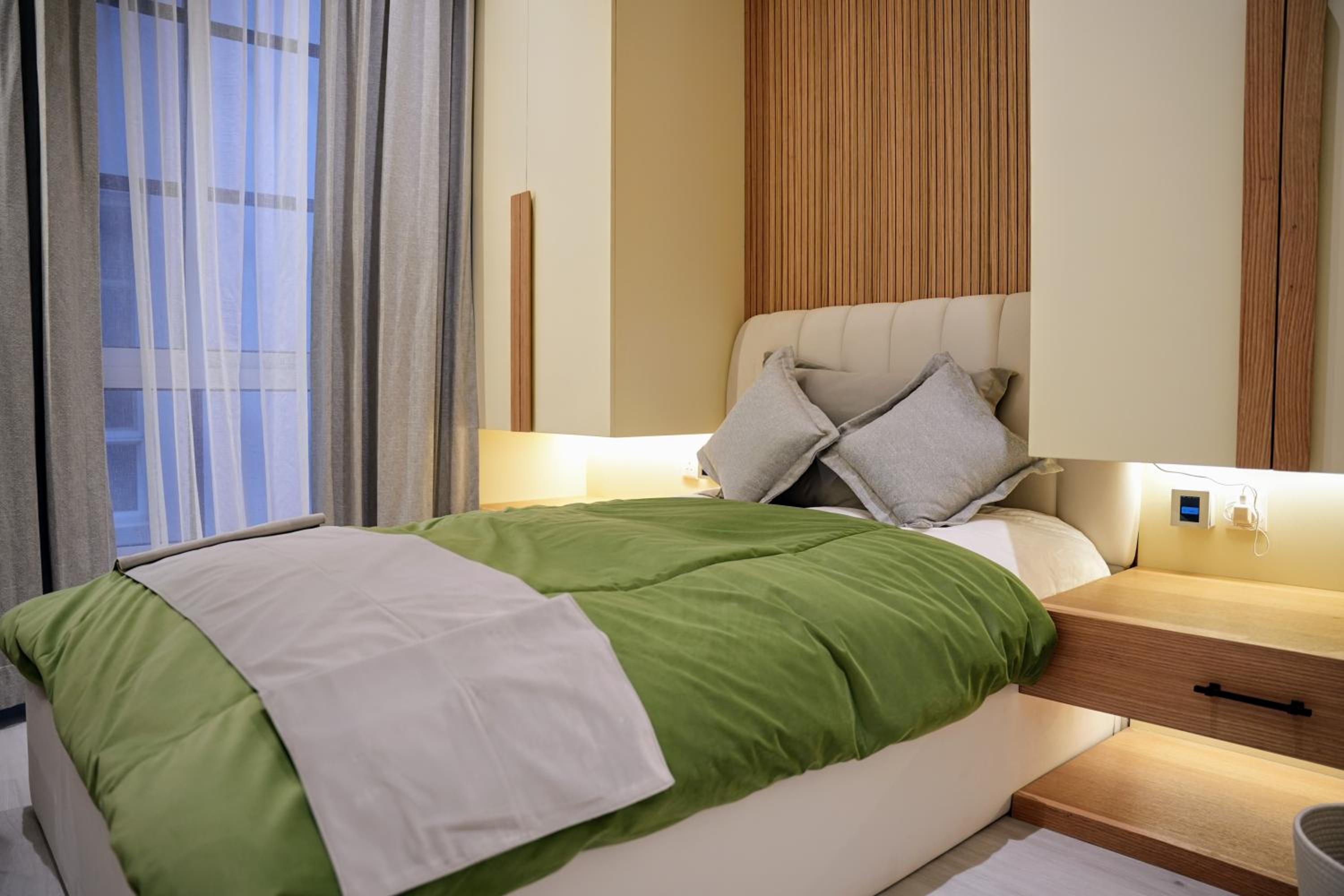 Luxury Smart Apartment E12