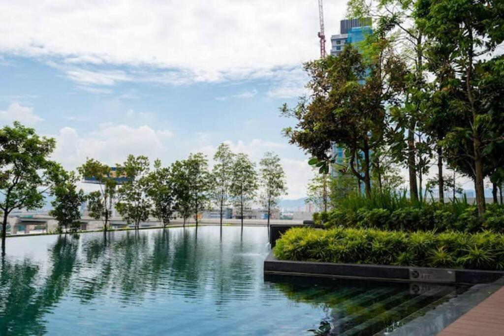 Sleek 3BR Suites Near TRX By Rumabnb