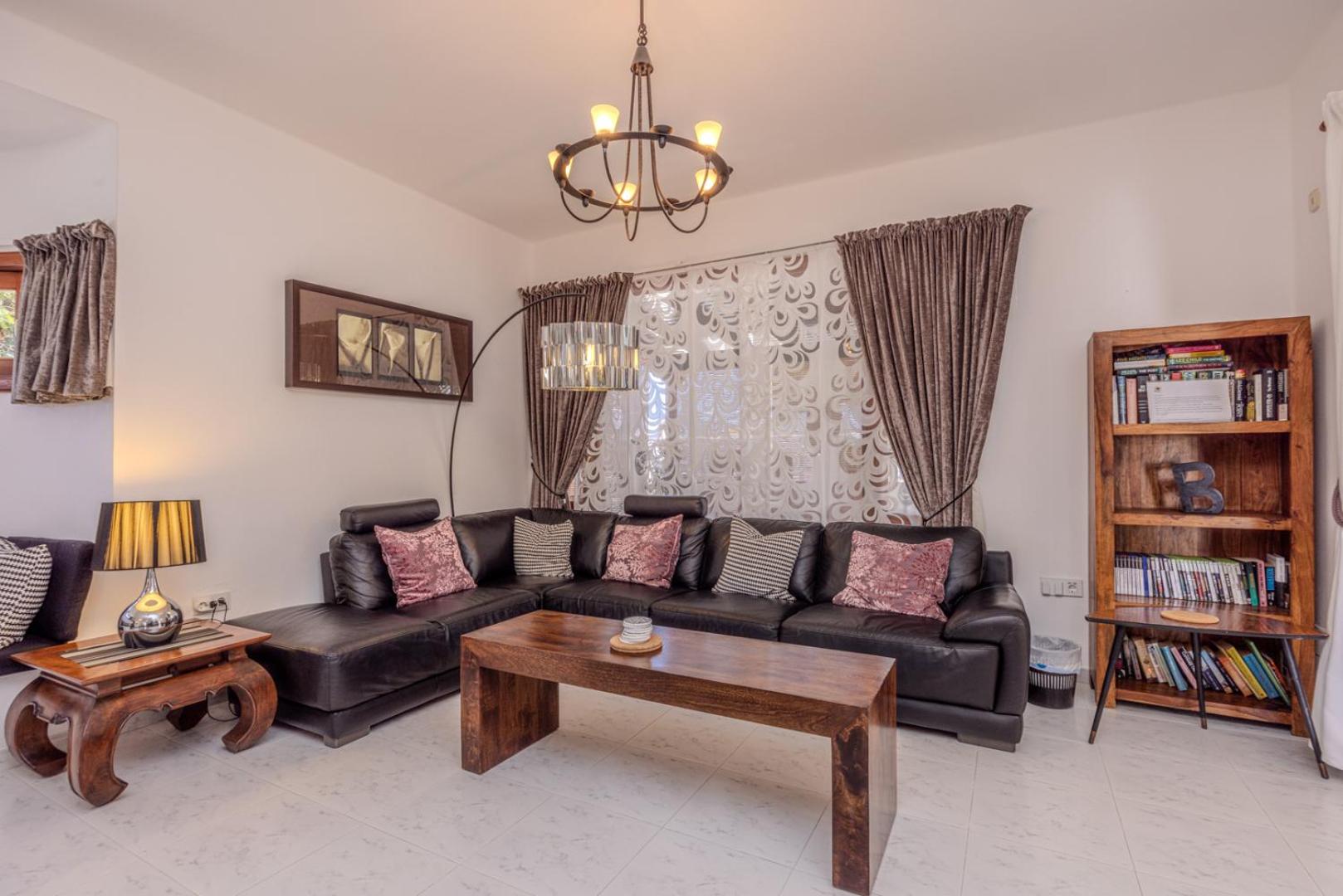 Villa Victoria just 150 metres from Playa Bastian Costa Teguise