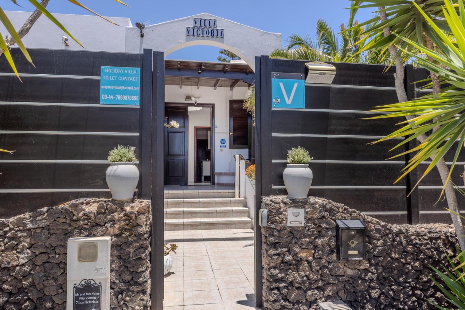 Villa Victoria just 150 metres from Playa Bastian Costa Teguise