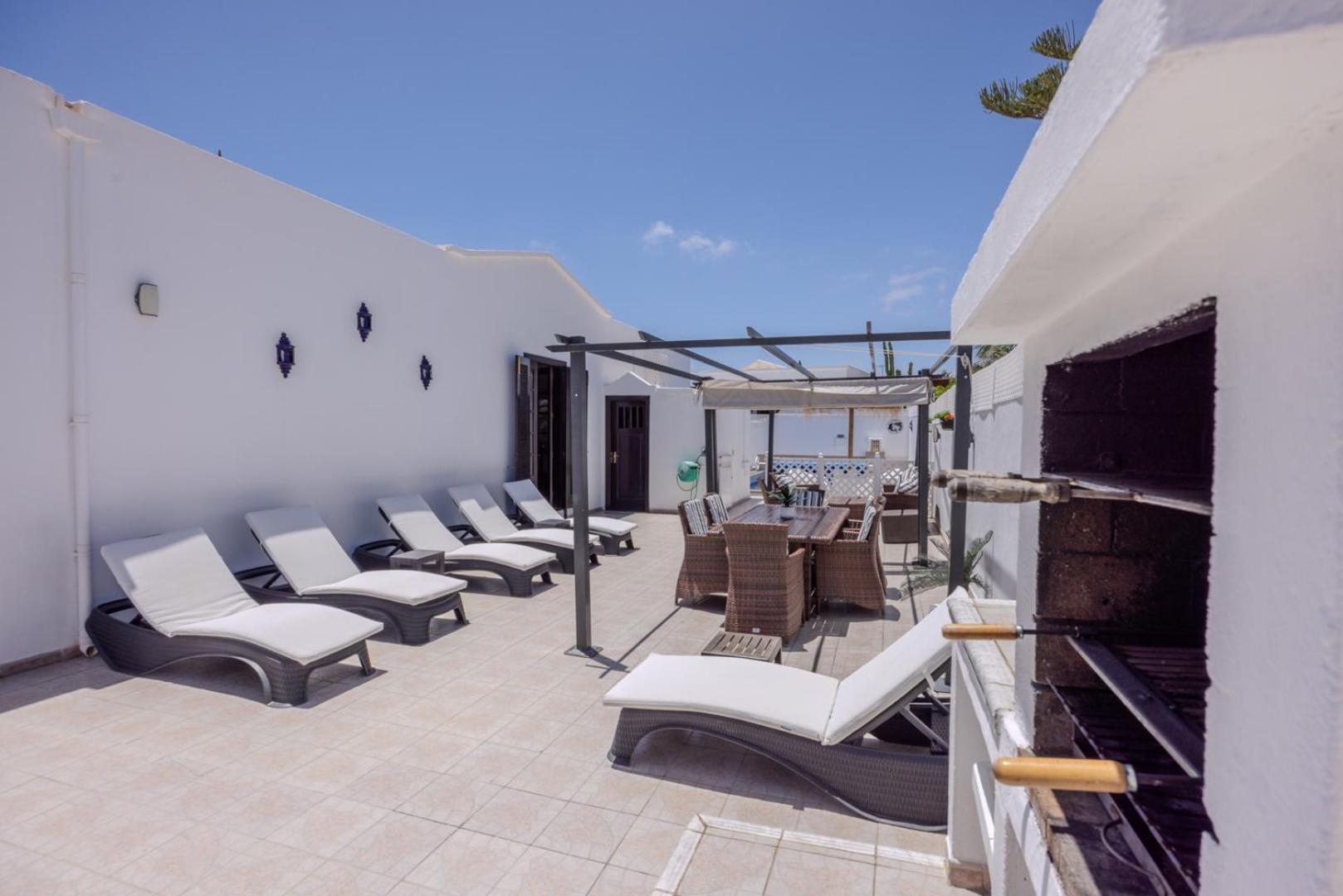 Villa Victoria just 150 metres from Playa Bastian Costa Teguise