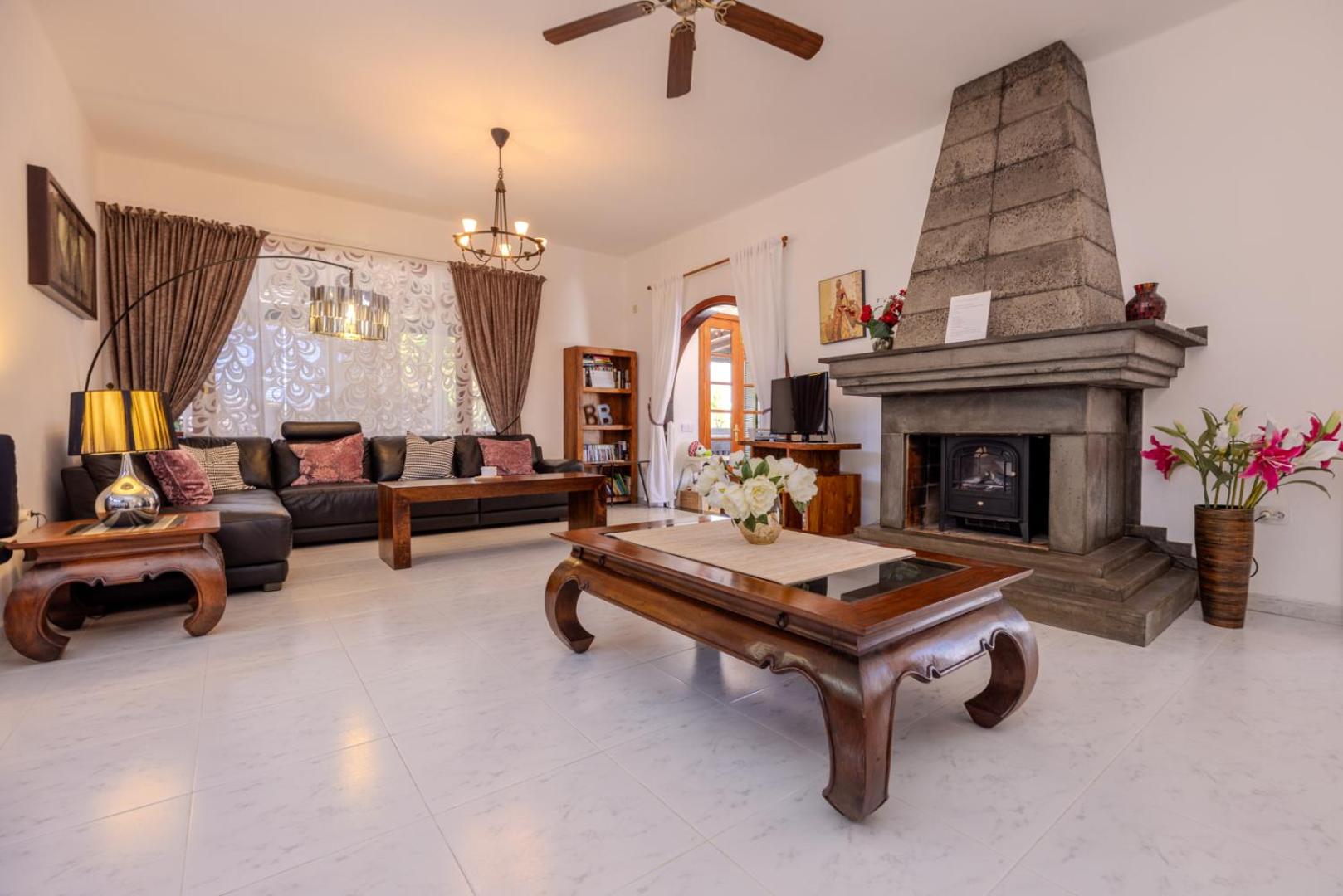 Villa Victoria just 150 metres from Playa Bastian Costa Teguise