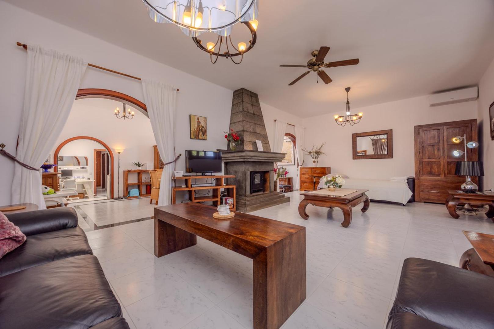 Villa Victoria just 150 metres from Playa Bastian Costa Teguise