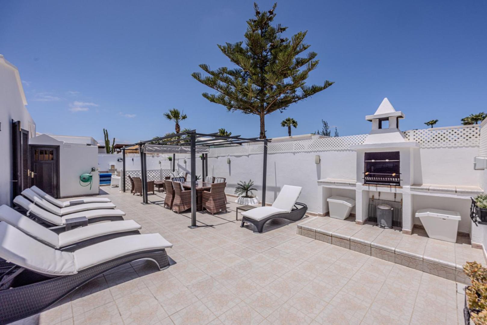 Villa Victoria just 150 metres from Playa Bastian Costa Teguise