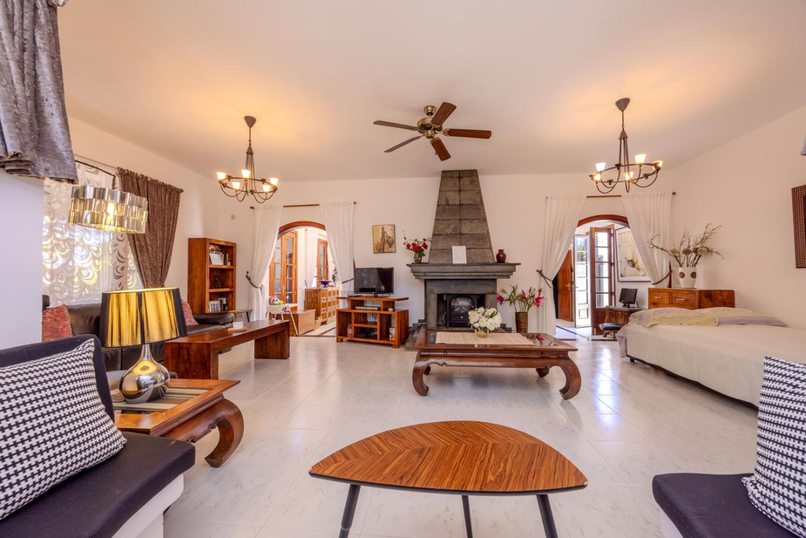 Villa Victoria just 150 metres from Playa Bastian Costa Teguise