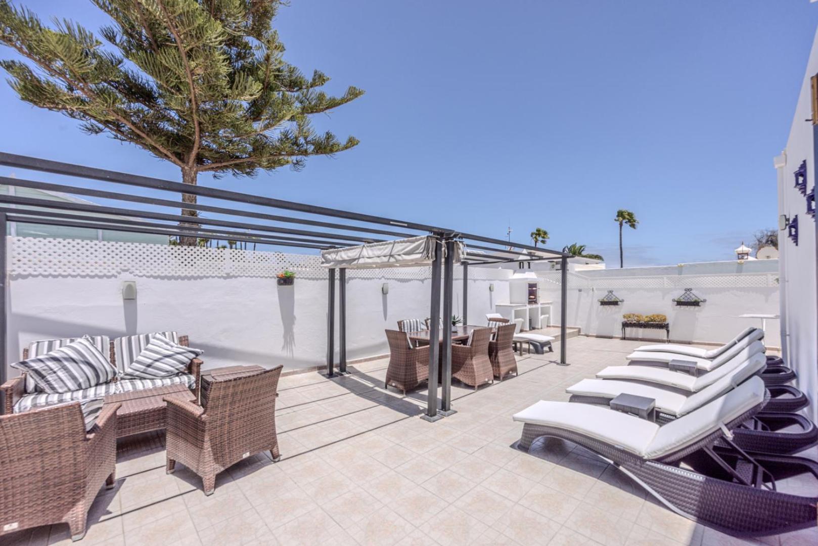 Villa Victoria just 150 metres from Playa Bastian Costa Teguise