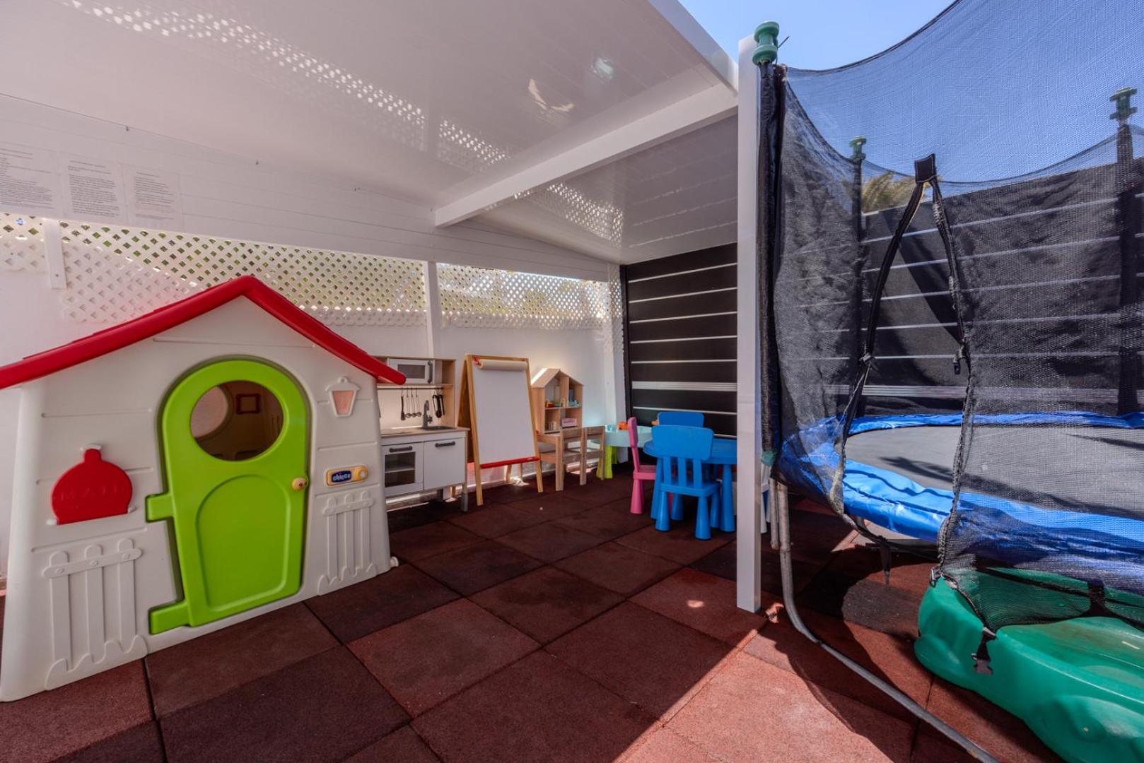 Villa Victoria just 150 metres from Playa Bastian Costa Teguise