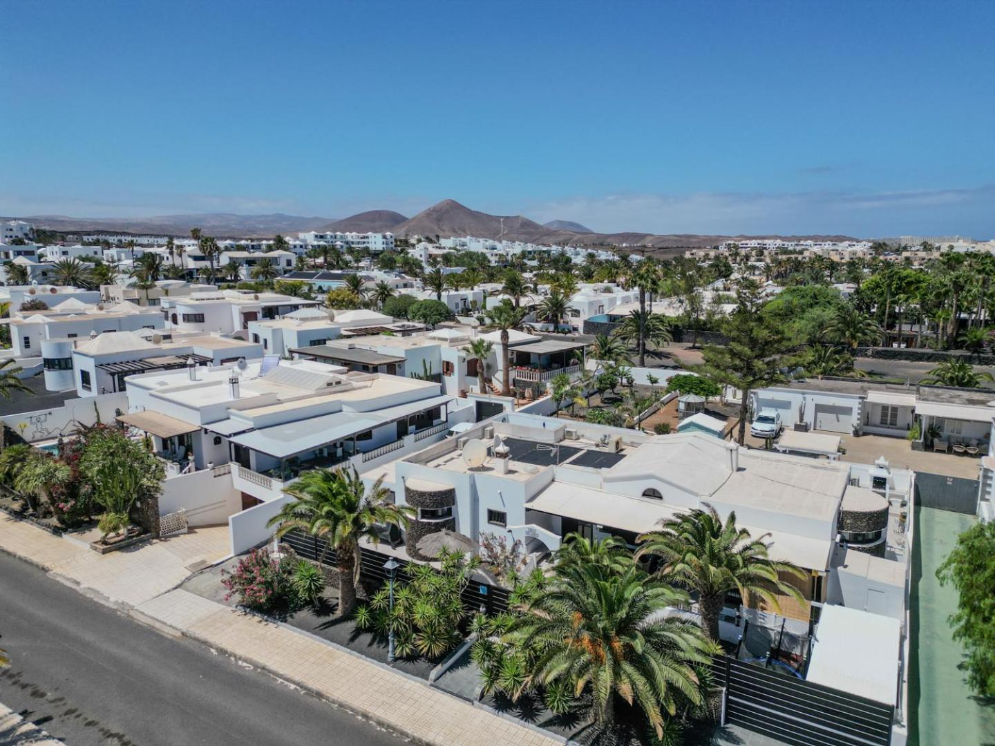 Villa Victoria just 150 metres from Playa Bastian Costa Teguise
