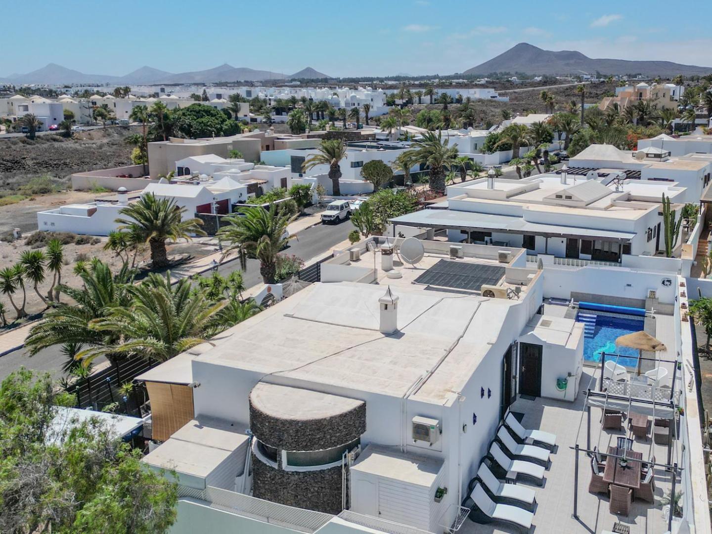 Villa Victoria just 150 metres from Playa Bastian Costa Teguise