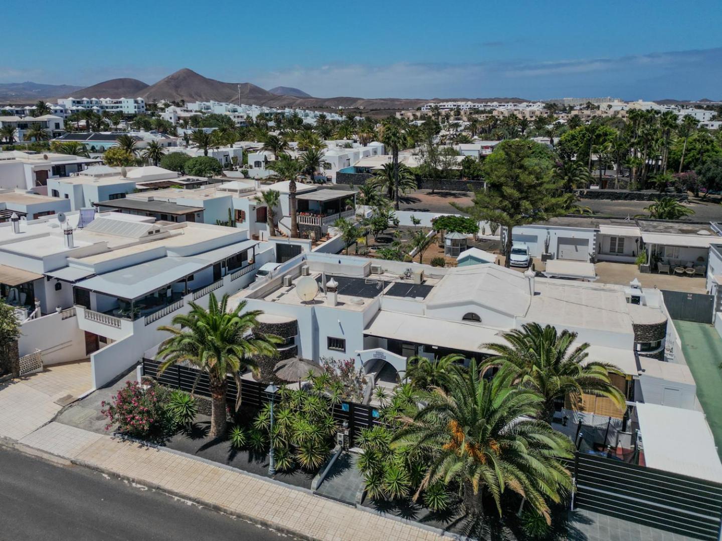 Villa Victoria just 150 metres from Playa Bastian Costa Teguise