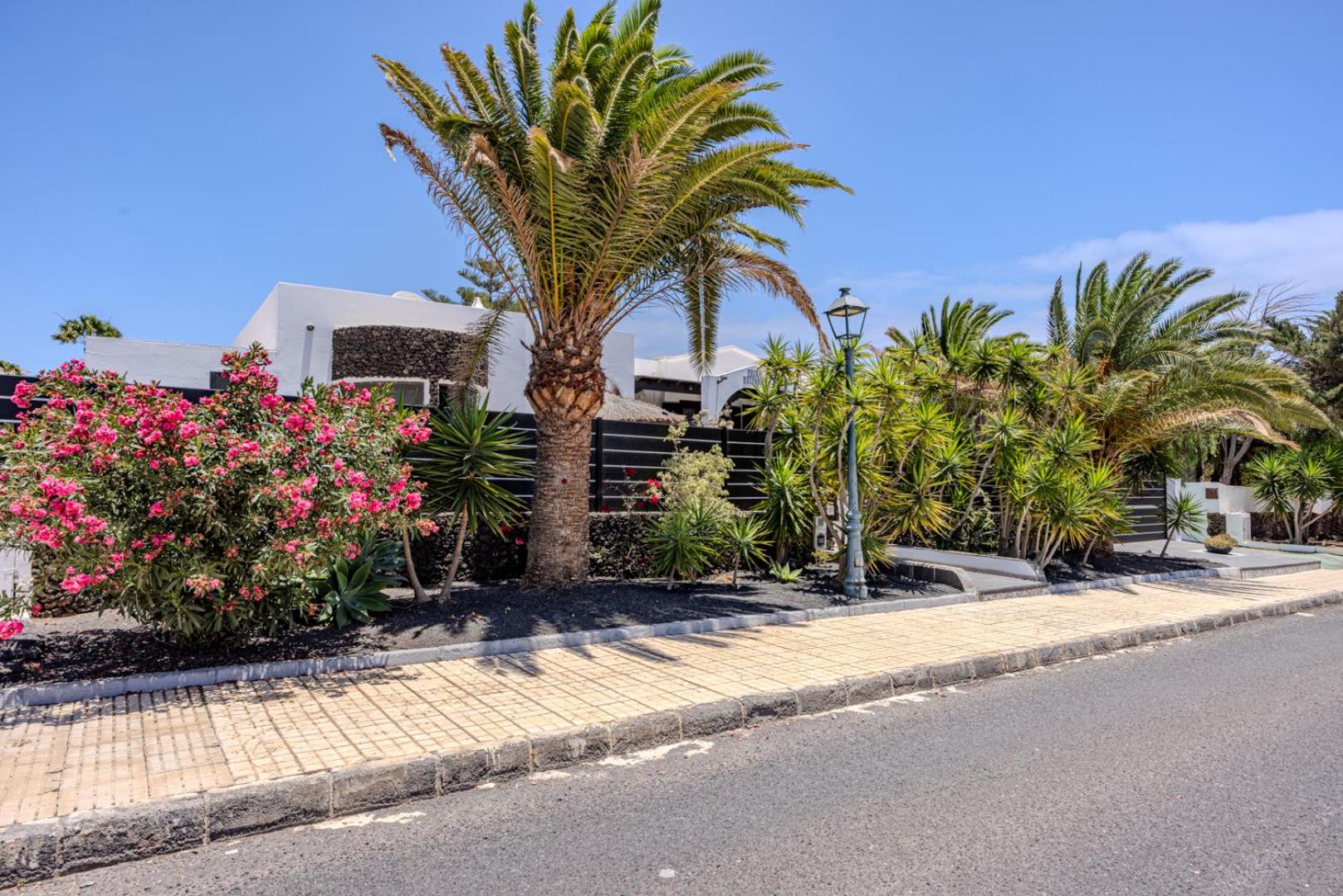Villa Victoria just 150 metres from Playa Bastian Costa Teguise