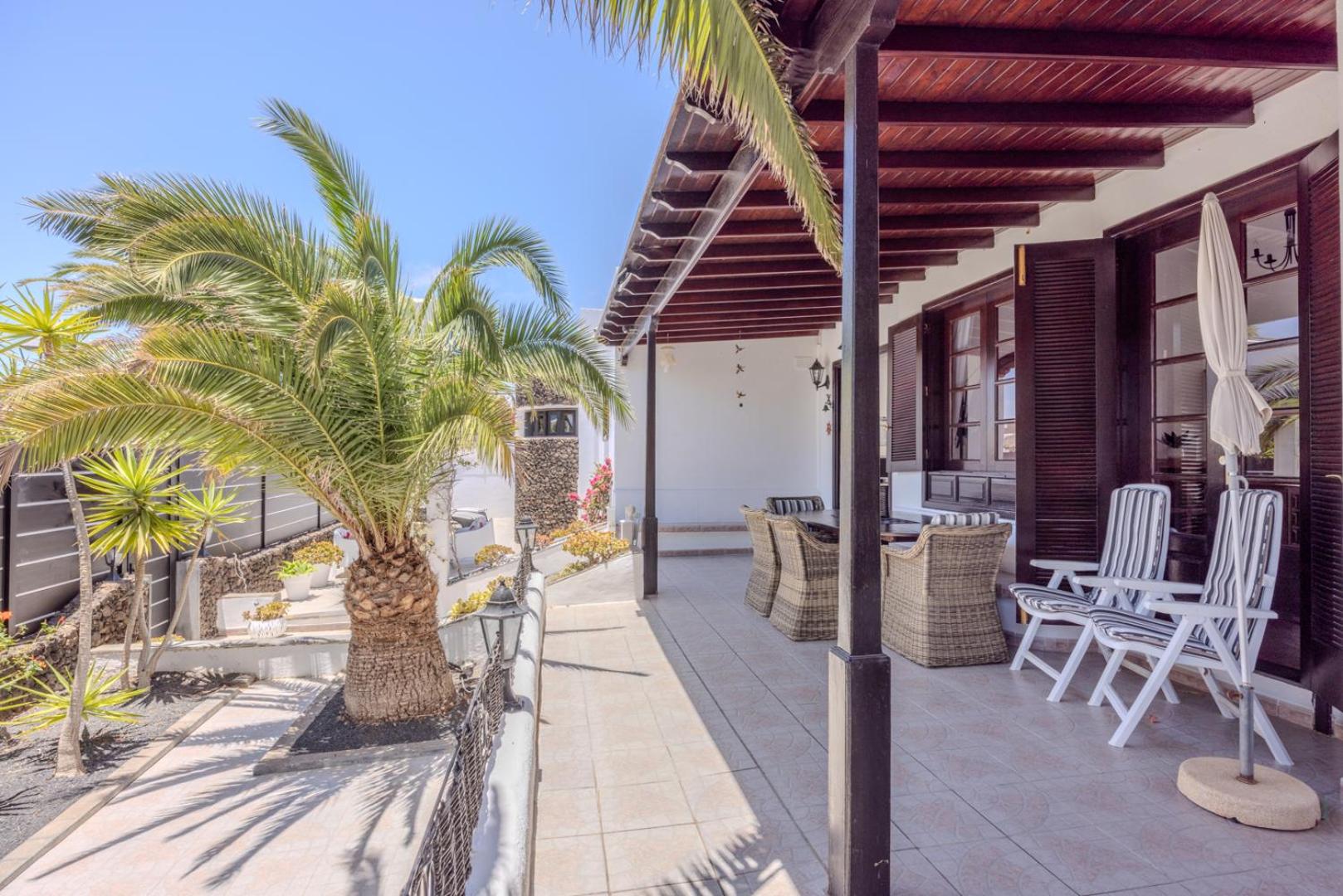 Villa Victoria just 150 metres from Playa Bastian Costa Teguise