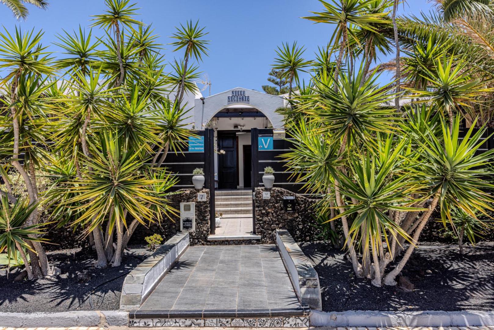 Villa Victoria just 150 metres from Playa Bastian Costa Teguise