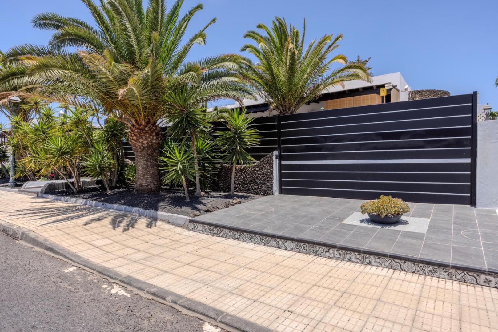 Villa Victoria just 150 metres from Playa Bastian Costa Teguise