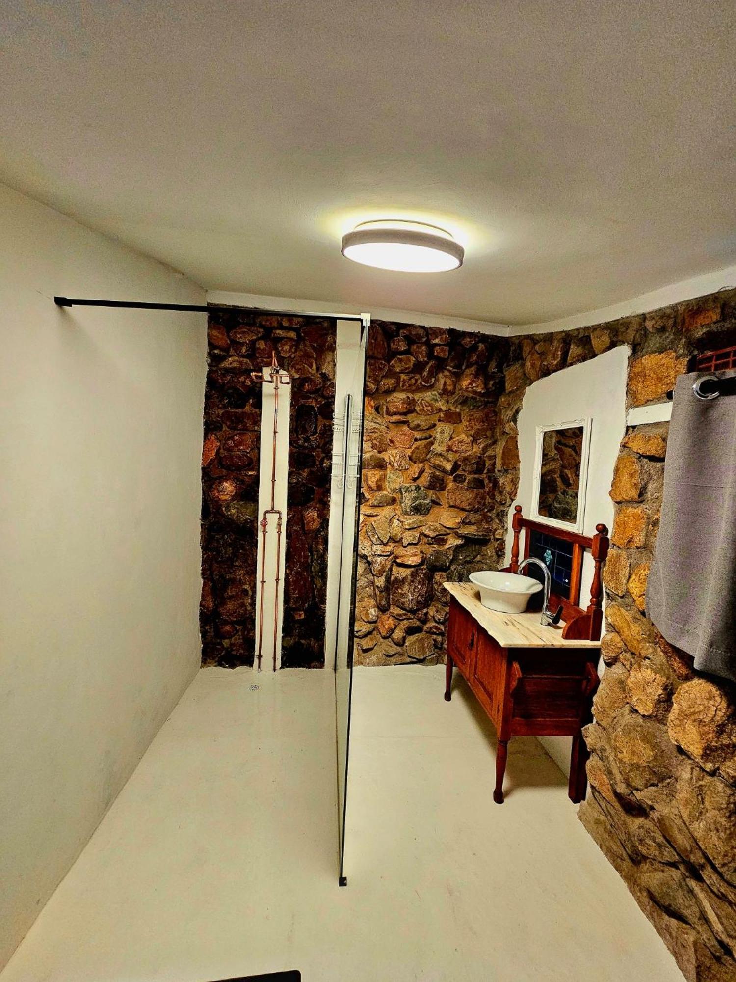 Luxury GuesthouseCo FlintstoneHouse
