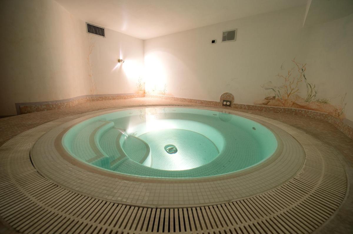 Jacuzzi