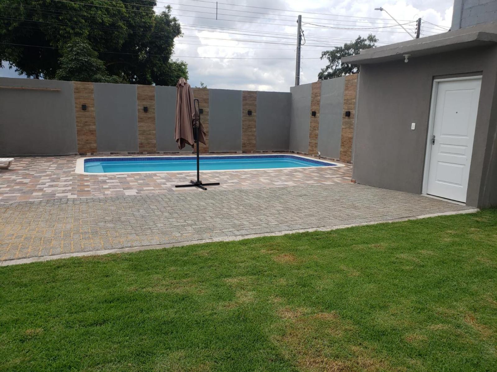 Casa grande com piscina Chácara do Dinho