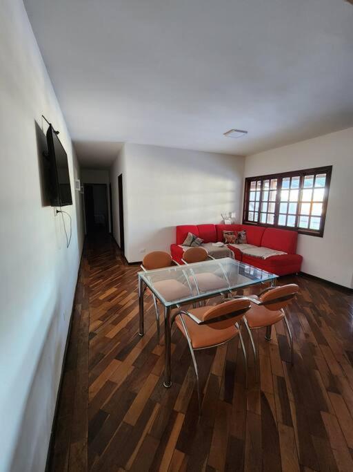 Casa grande com piscina Chácara do Dinho