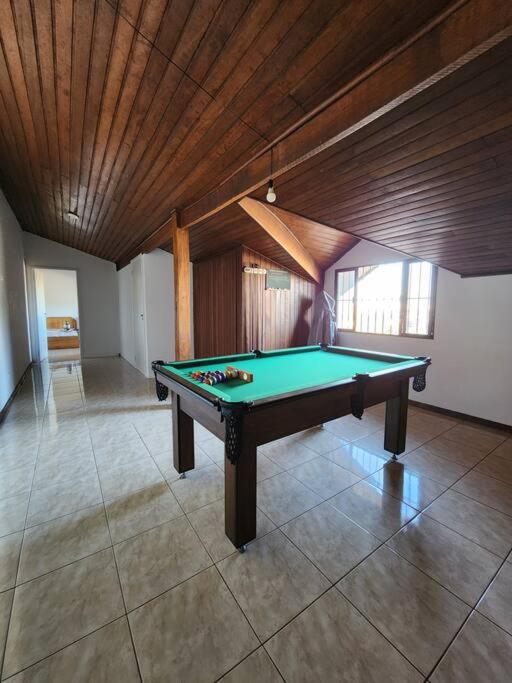 Casa grande com piscina Chácara do Dinho