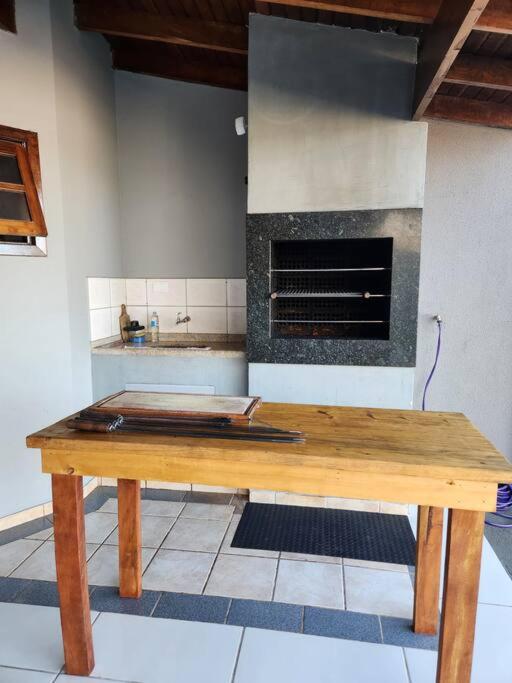 Casa grande com piscina Chácara do Dinho