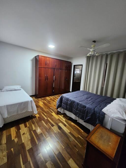 Casa grande com piscina Chácara do Dinho