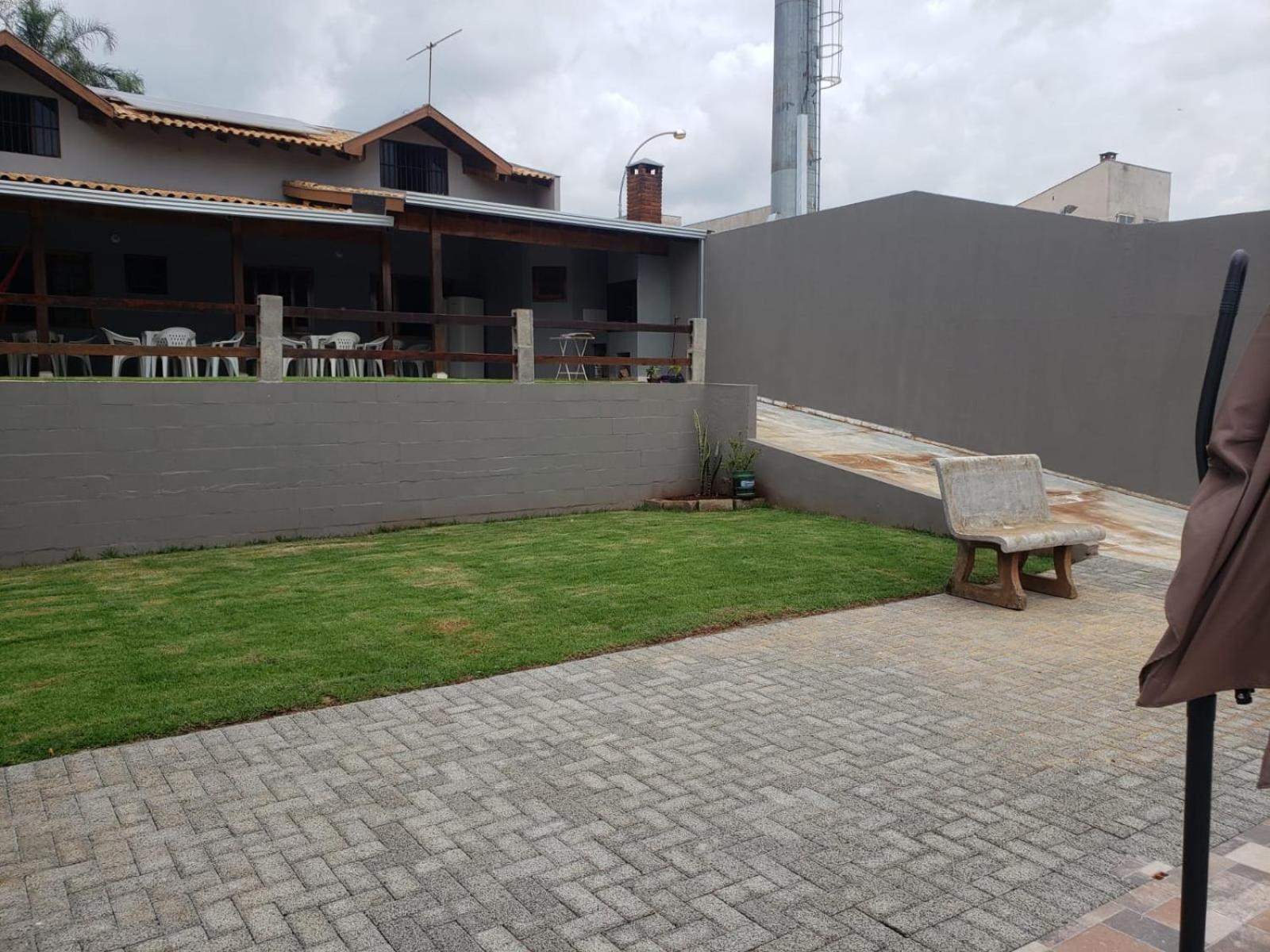Casa grande com piscina Chácara do Dinho