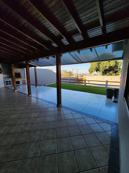 Casa grande com piscina Chácara do Dinho